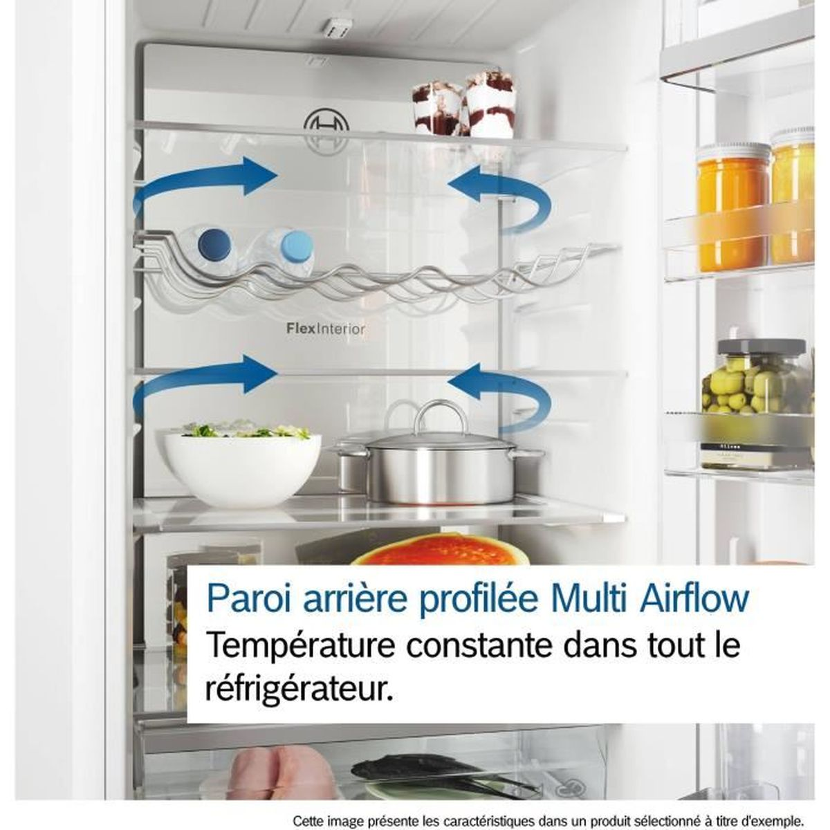 Offener Kühlschrankinnenraum mit Regalen. Enthält Lebensmittel und Luftstrompfeile. Text lautet 'Multi Airflow' und 'konstante Temperatur'.
