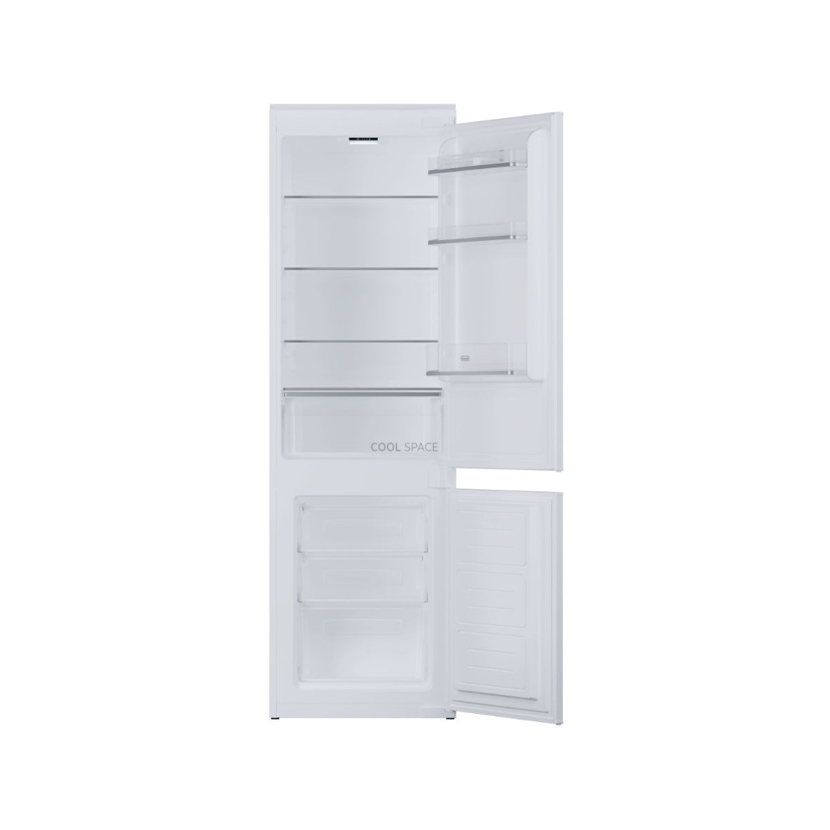Un frigorifero bianco con la porta aperta. All'interno ci sono ripiani e cassetti. Anche la porta del congelatore è aperta.