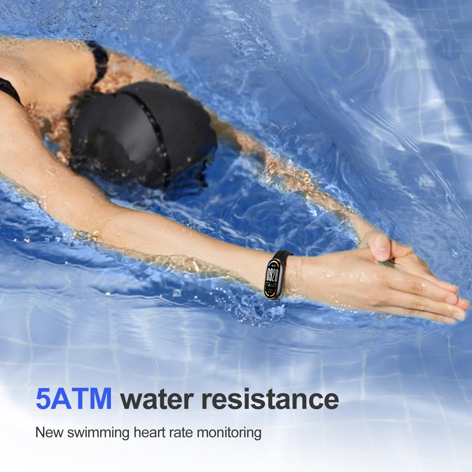 Una persona nada en una piscina, usando un gorro de natación y un reloj inteligente. El texto dice resistencia al agua y control de la frecuencia cardíaca.