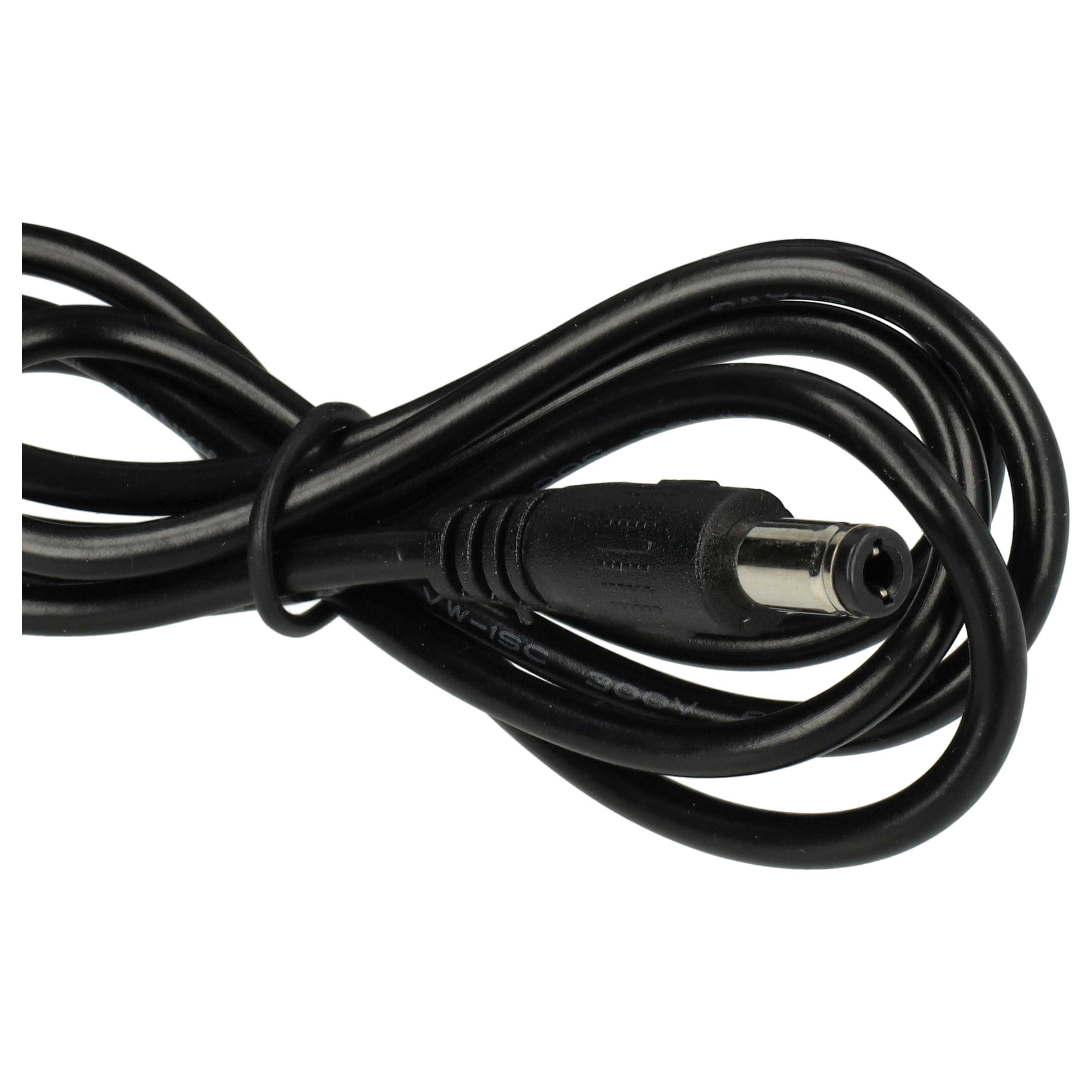 Ein schwarzes Netzkabel mit rundem Stecker. Das Kabel ist vor weißem Hintergrund aufgerollt.