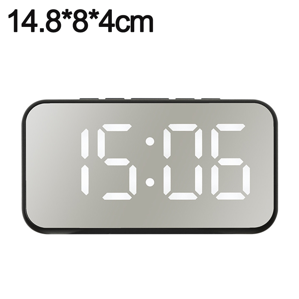Eine Digitaluhr zeigt 15:06 in Weiß auf einer verspiegelten Oberfläche an, umrahmt von einem schwarzen Rechteck. Abmessungen sind 14,8x8x4cm.