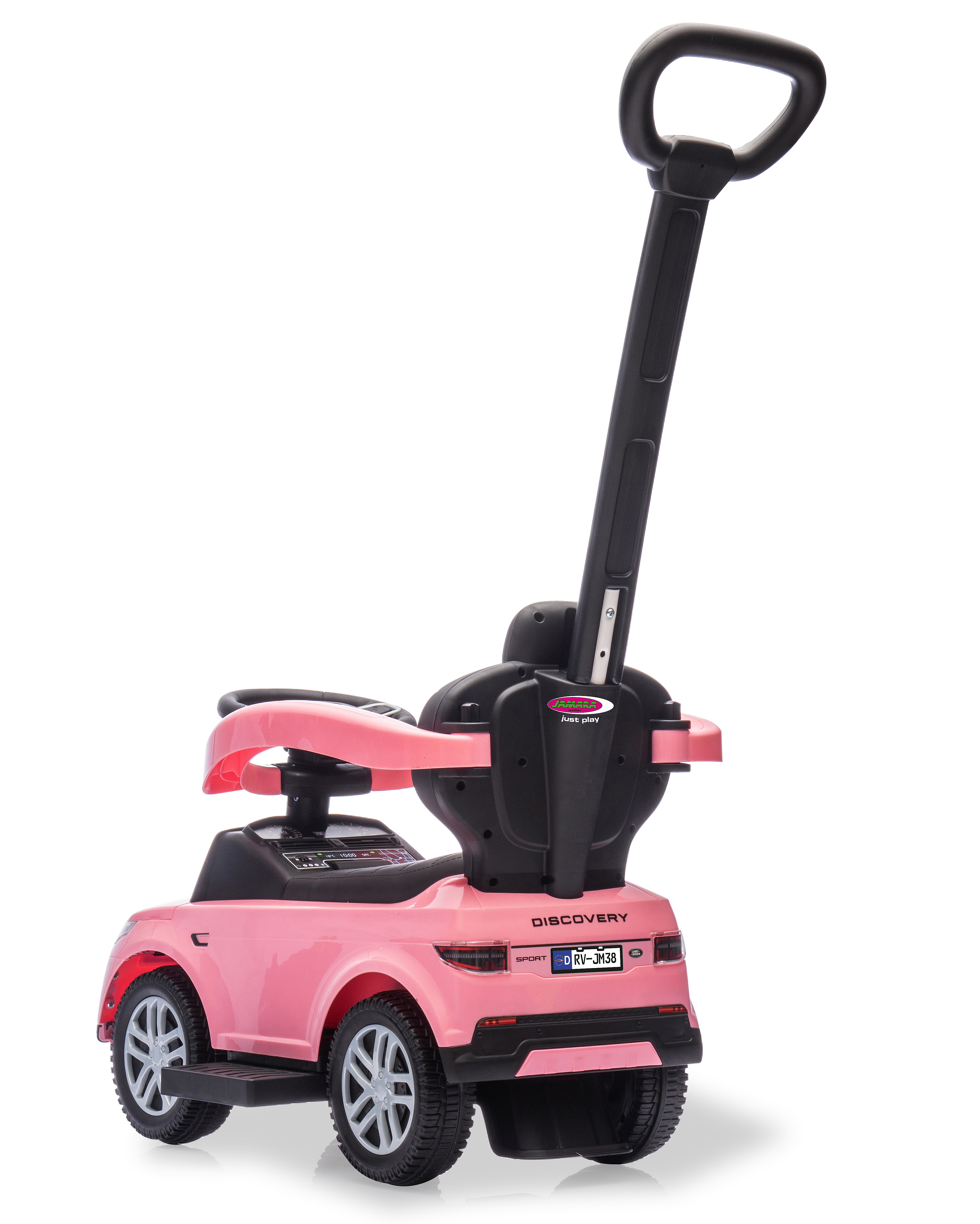 Macchina giocattolo rosa con manico nero. Ha ruote e volante. Sfondo bianco.