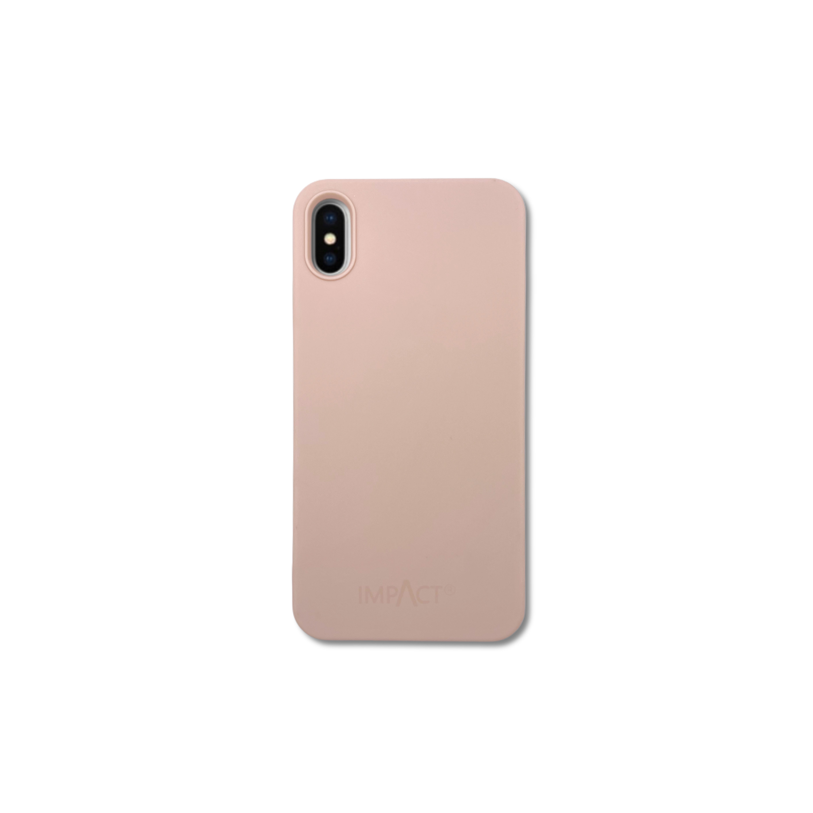 Una custodia per telefono rosa chiaro con un ritaglio per la fotocamera è centrata su uno sfondo bianco. La parola IMPACT è in basso.