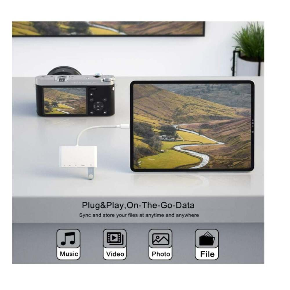 Ein Tablet und eine Kamera sind mit einem weißen Adapter verbunden. Das Tablet zeigt eine Landschaft. Darunter Symbole für Musik, Video, Foto und Datei.