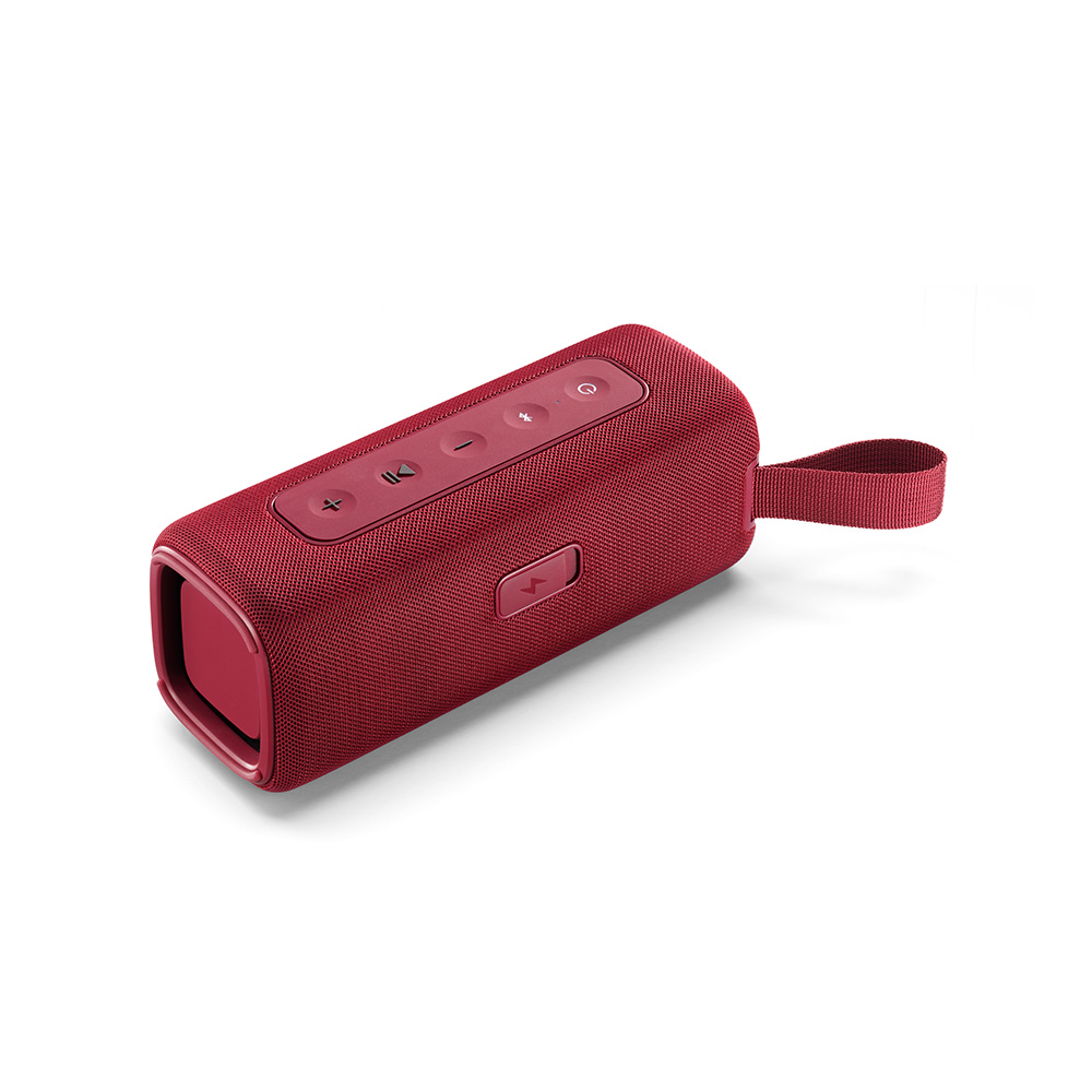 Un altoparlante portatile bordeaux con pulsanti sulla parte superiore e una maniglia. È su sfondo bianco.