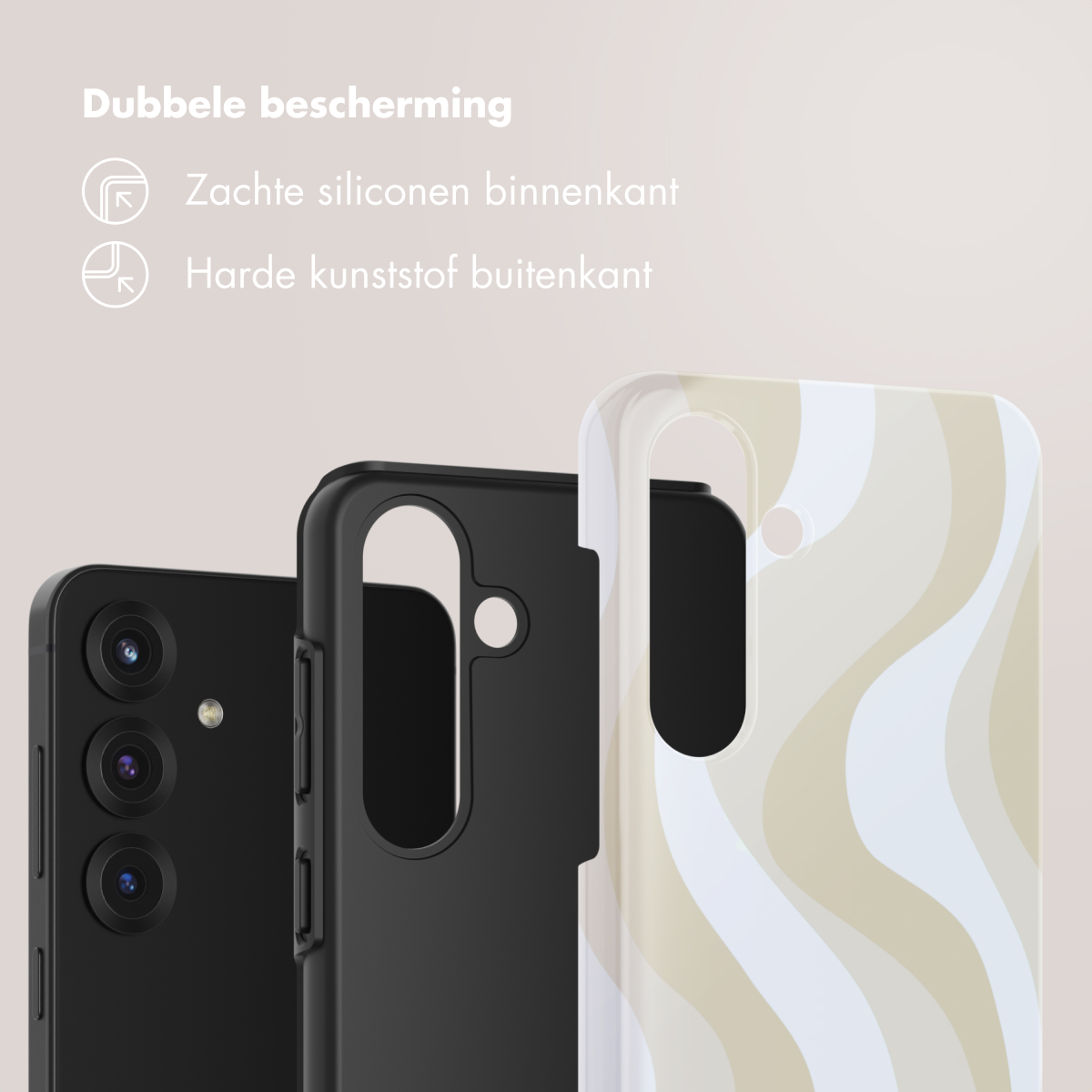 Tre custodie: nera, nera e bianca con design a onde beige. Info doppia protezione in alto.