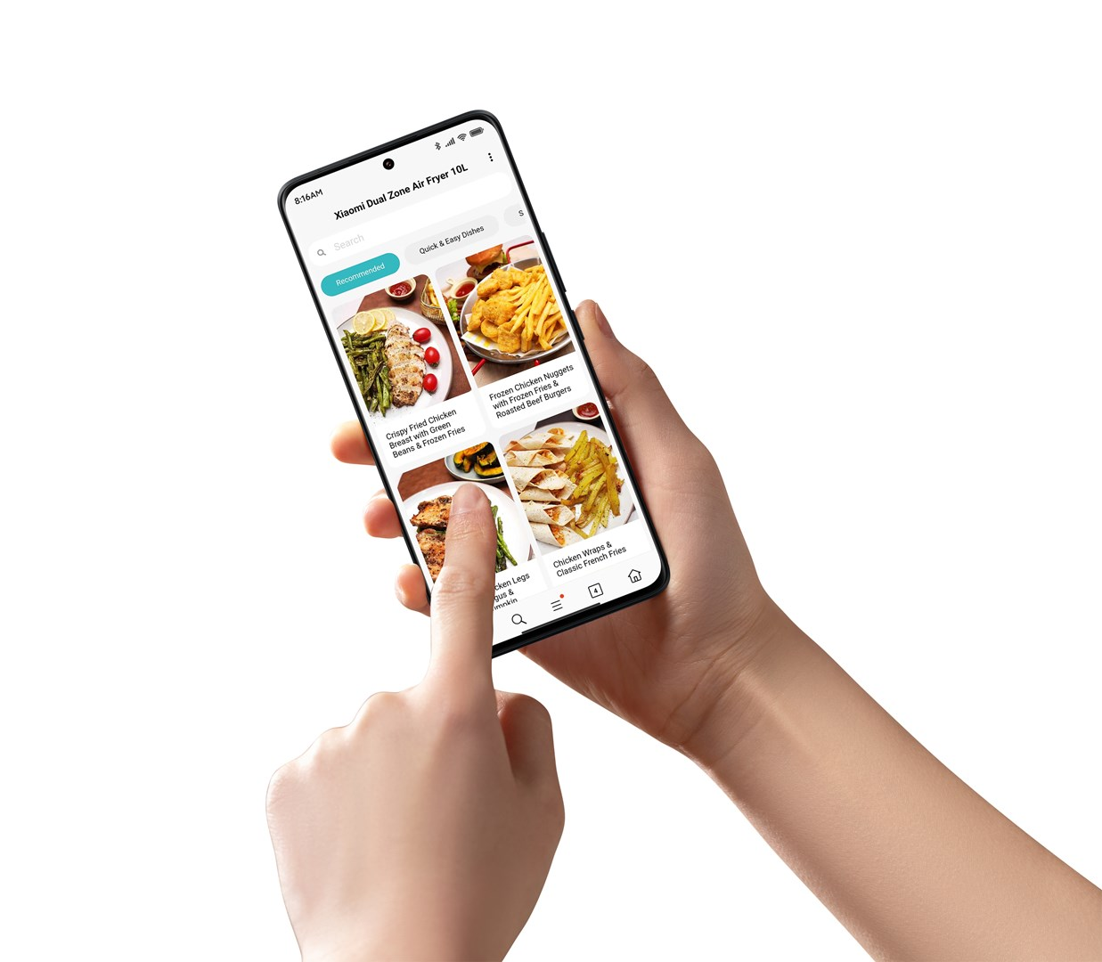 Osoba trzyma telefon z opcjami jedzenia. Ekran pokazuje zdjęcia posiłków, takich jak kurczak i frytki. Palec dotyka ekranu.