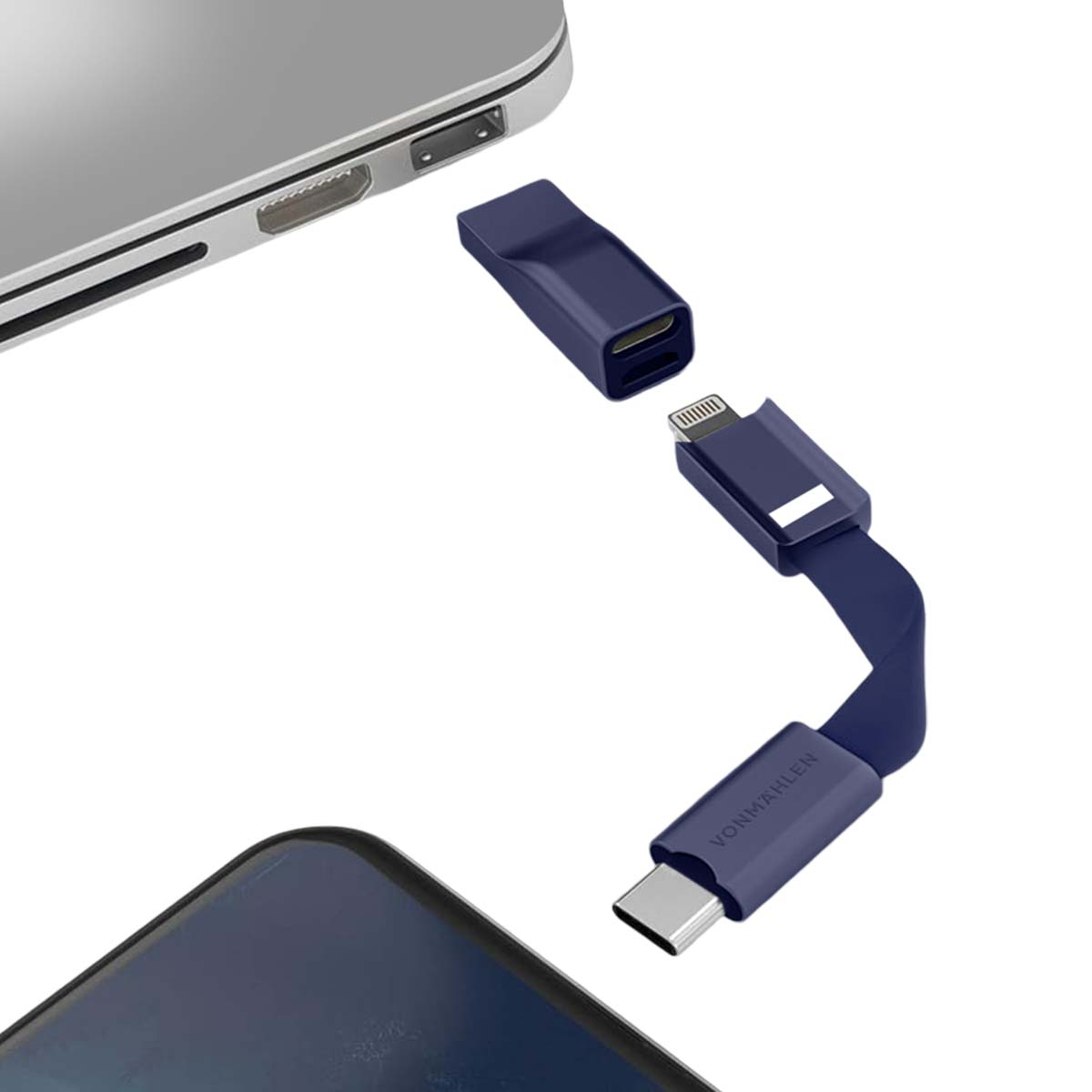 Un cavo adattatore blu collega un telefono e un laptop. Il cavo ha un connettore USB-C, un connettore per iPhone e un adattatore.