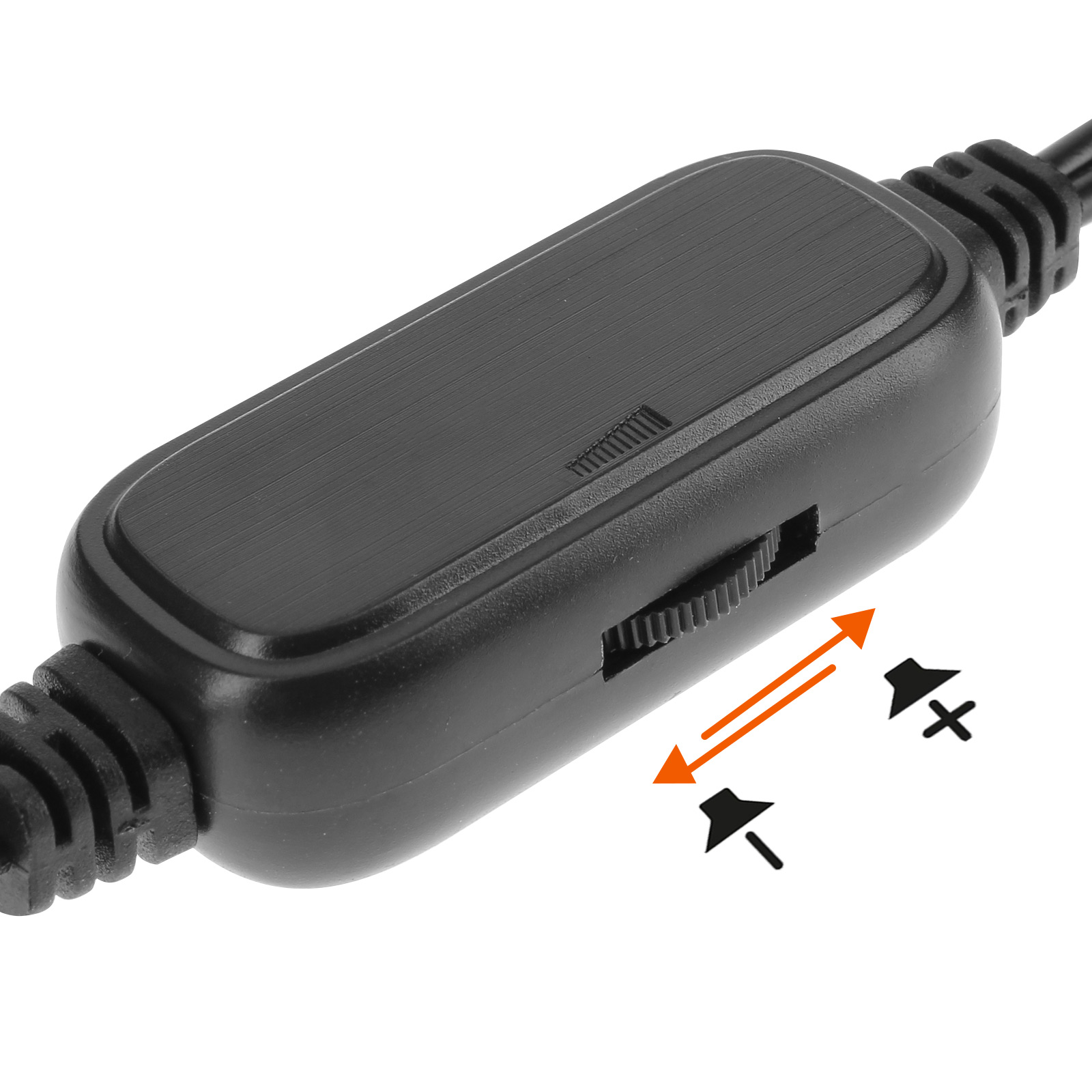 Schwarzer Lautstärkeregler an einem Headset-Kabel. Pfeile und Lautsprechersymbole zeigen die Lautstärkeregelung an.