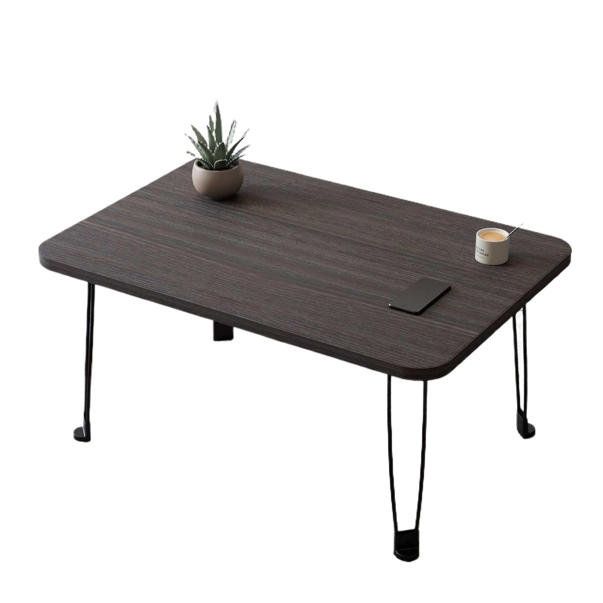 Ein dunkelbrauner Tisch mit schwarzen Beinen. Eine Topfpflanze, eine Tasse Kaffee und ein Telefon liegen auf dem Tisch.
