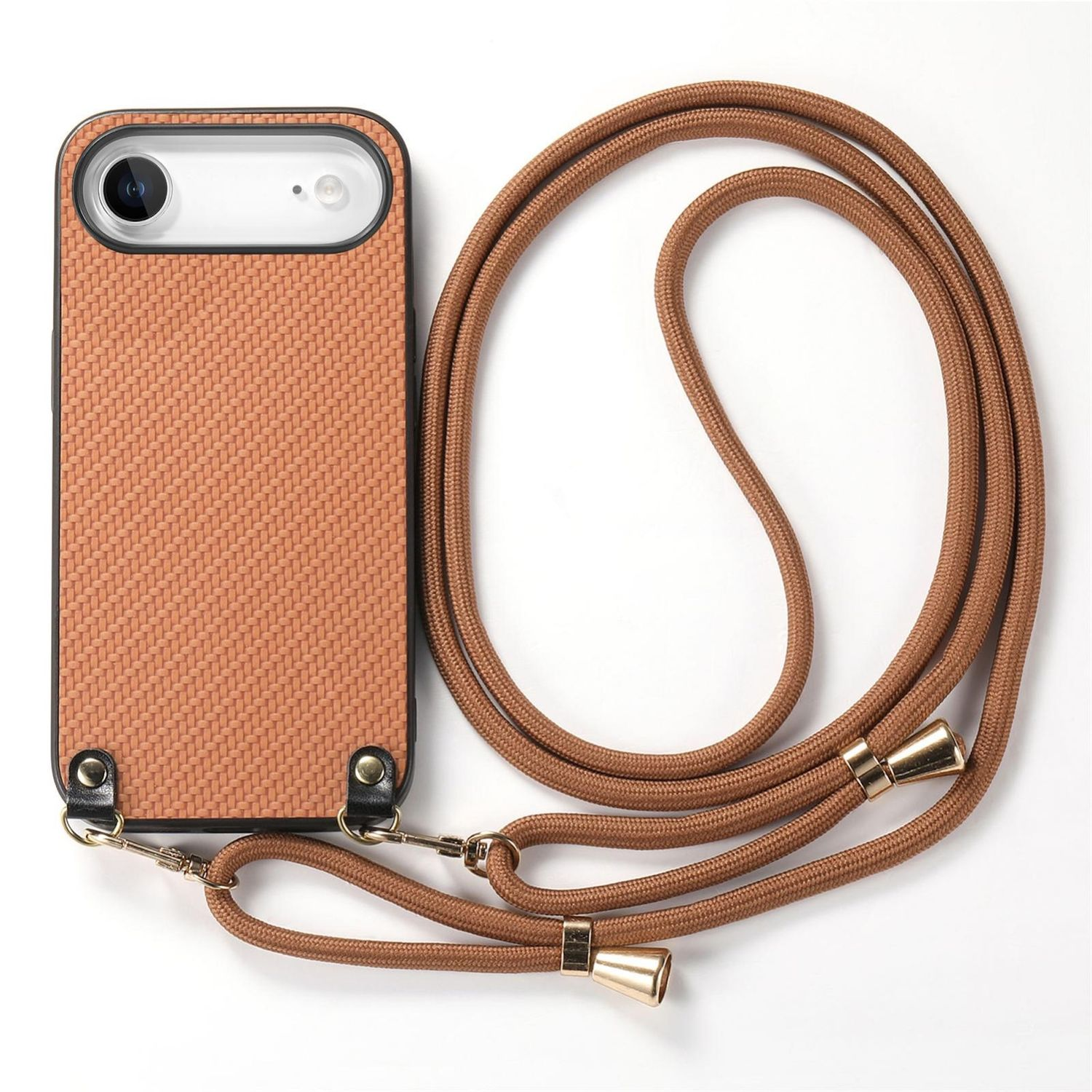 Una funda de teléfono con textura tejida y un cordón marrón a juego. La funda está a la izquierda y el cordón se extiende por el fondo blanco.
