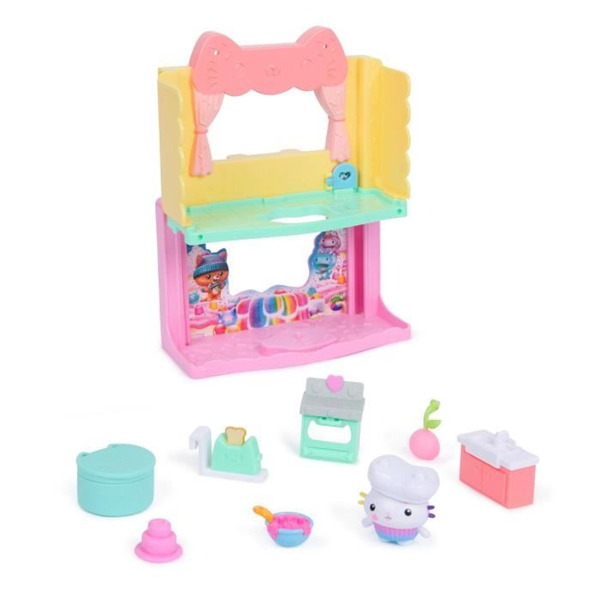 Ein Spielzeug-Spielset mit einem rosa und gelben Haus und kleinen Spielzeugobjekten wie einem Koch, einer Pfanne und einem Toaster.