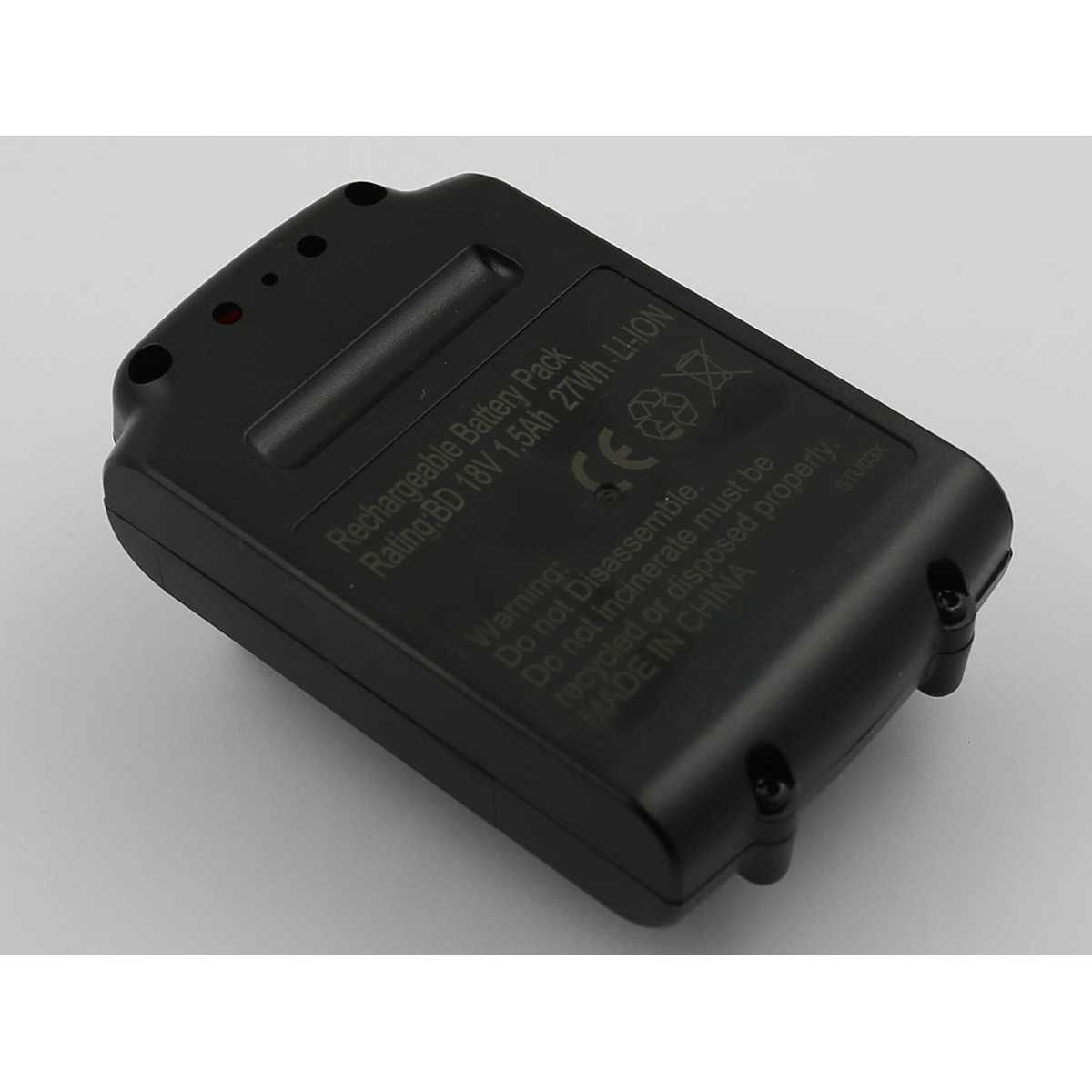 Un pacco batteria ricaricabile nero. Ha testo 'Rechargeable Battery Pack', avvisi e 'MADE IN CHINA'.