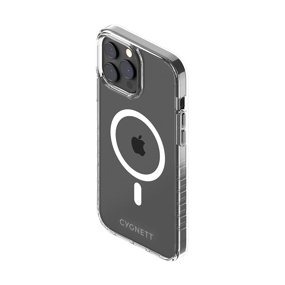 Eine transparente Handyhülle mit schwarzen Kameralinsen, einem weißen MagSafe-Kreis und dem Cygnett-Logo unten. Die Hülle befindet sich auf weißem Hintergrund.