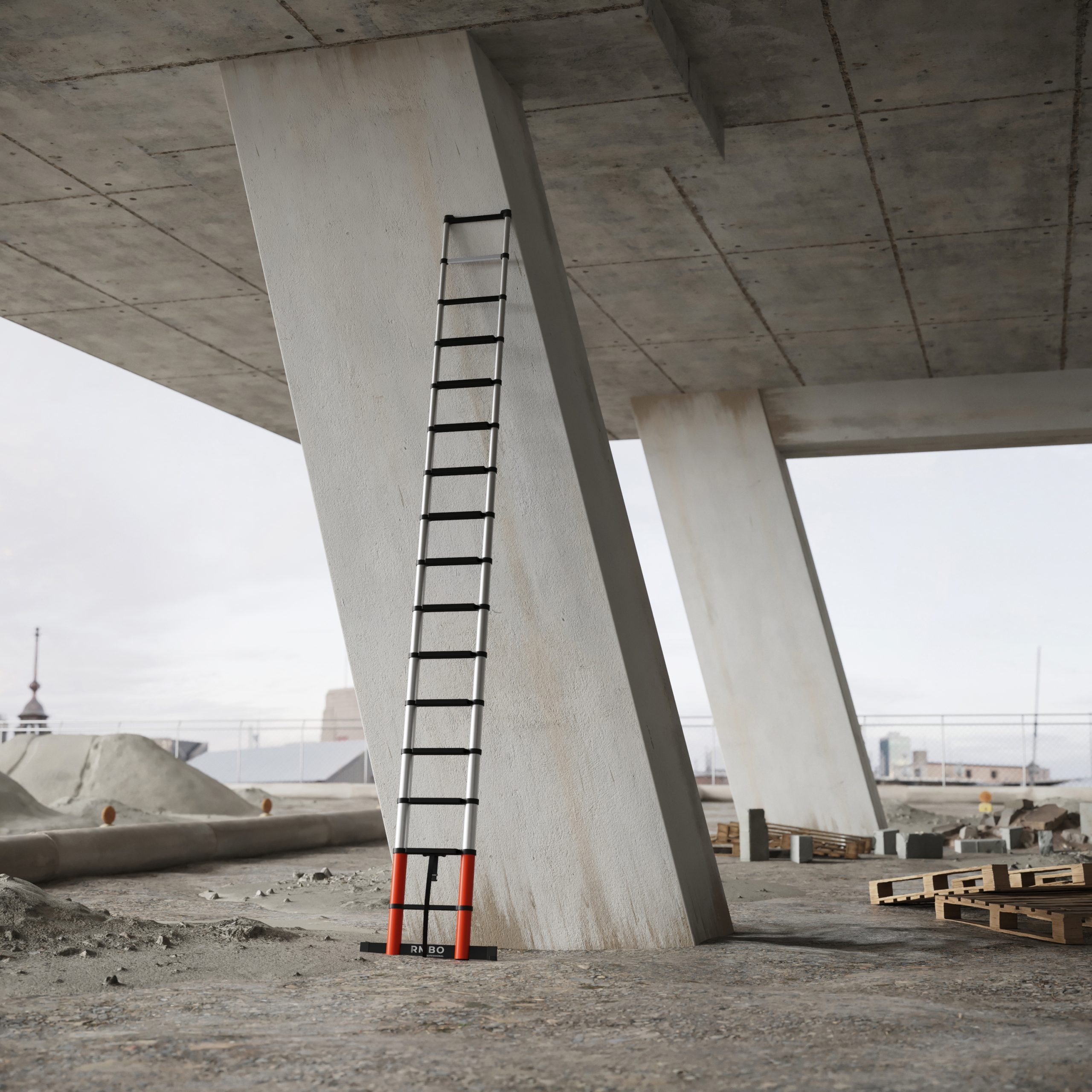 Une échelle est appuyée contre un pilier en béton. L'arrière-plan montre des matériaux de construction et un ciel nuageux.