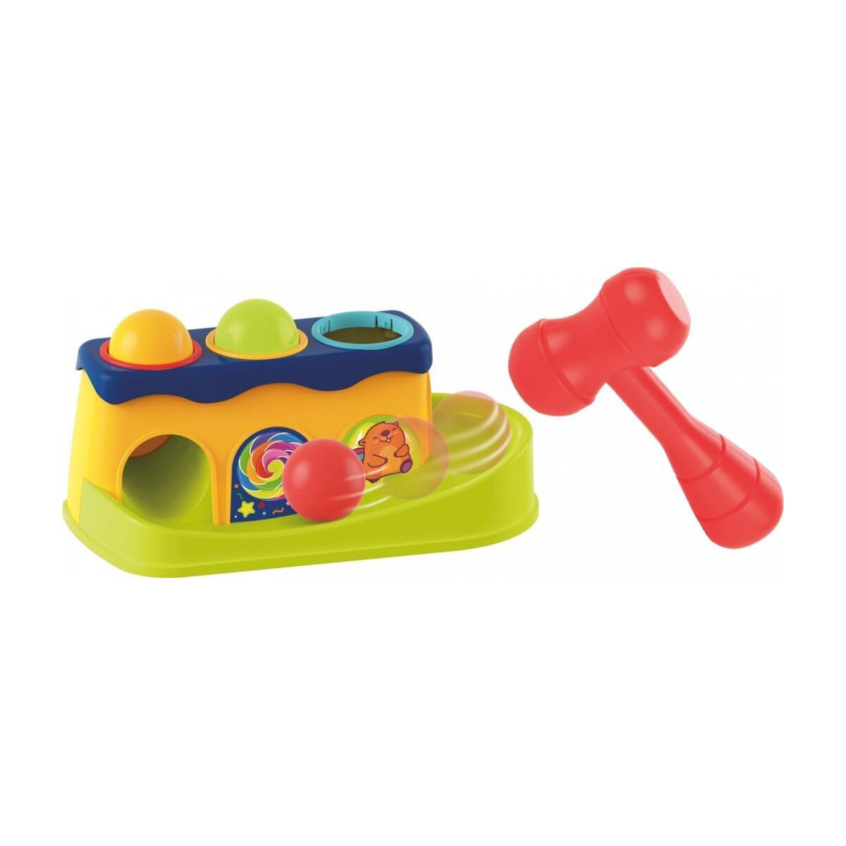 Ein farbenfrohes Spielzeug mit drei Bällen, einem roten Hammer und einer Rampe. Das Spielzeug hat eine gelbe Basis und einen blauen Deckel mit Löchern.
