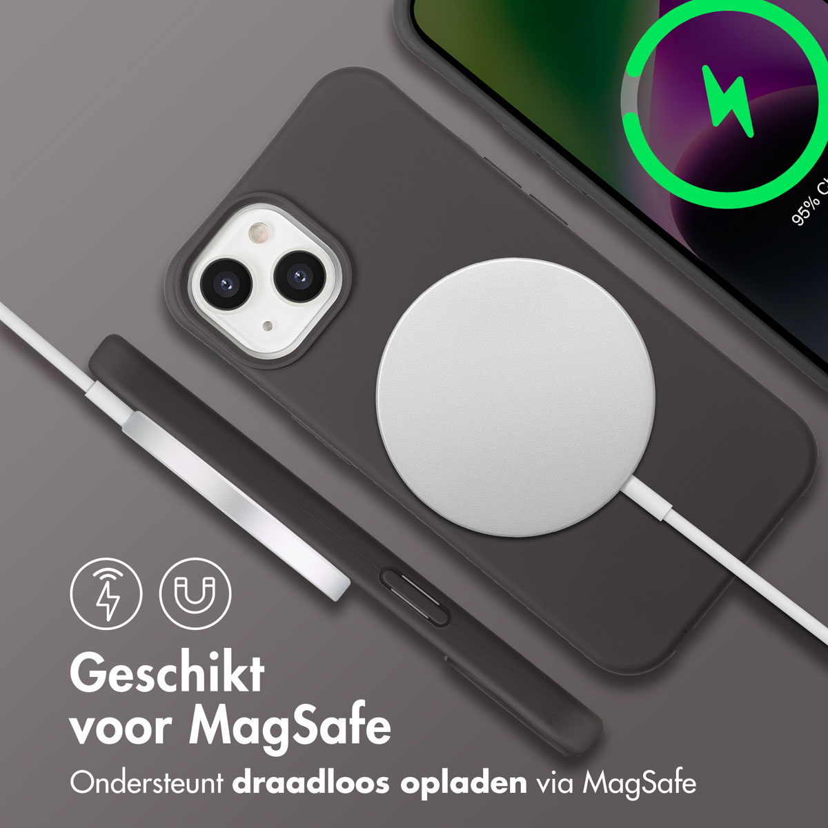 Telefoon met donkere hoes en MagSafe-oplader. Telefoon toont opladen. Tekst: Geschikt voor MagSafe, ondersteunt draadloos opladen.