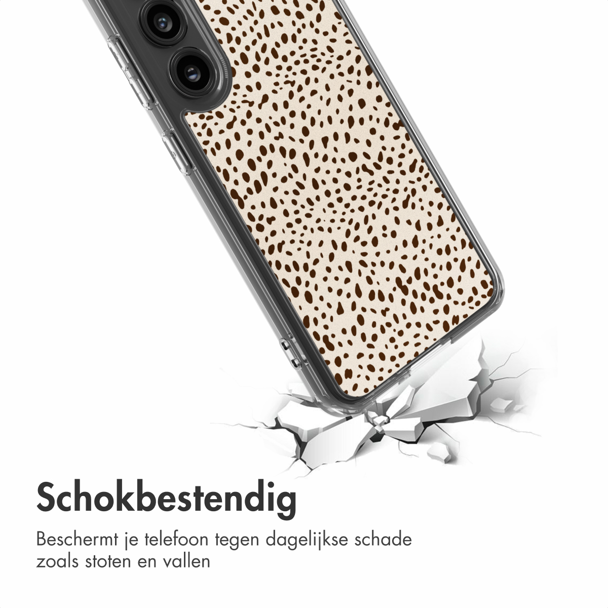 Une coque de téléphone avec un motif tacheté marron brise une surface blanche. Le téléphone a un appareil photo noir. Le texte 'Antichoc' est visible.