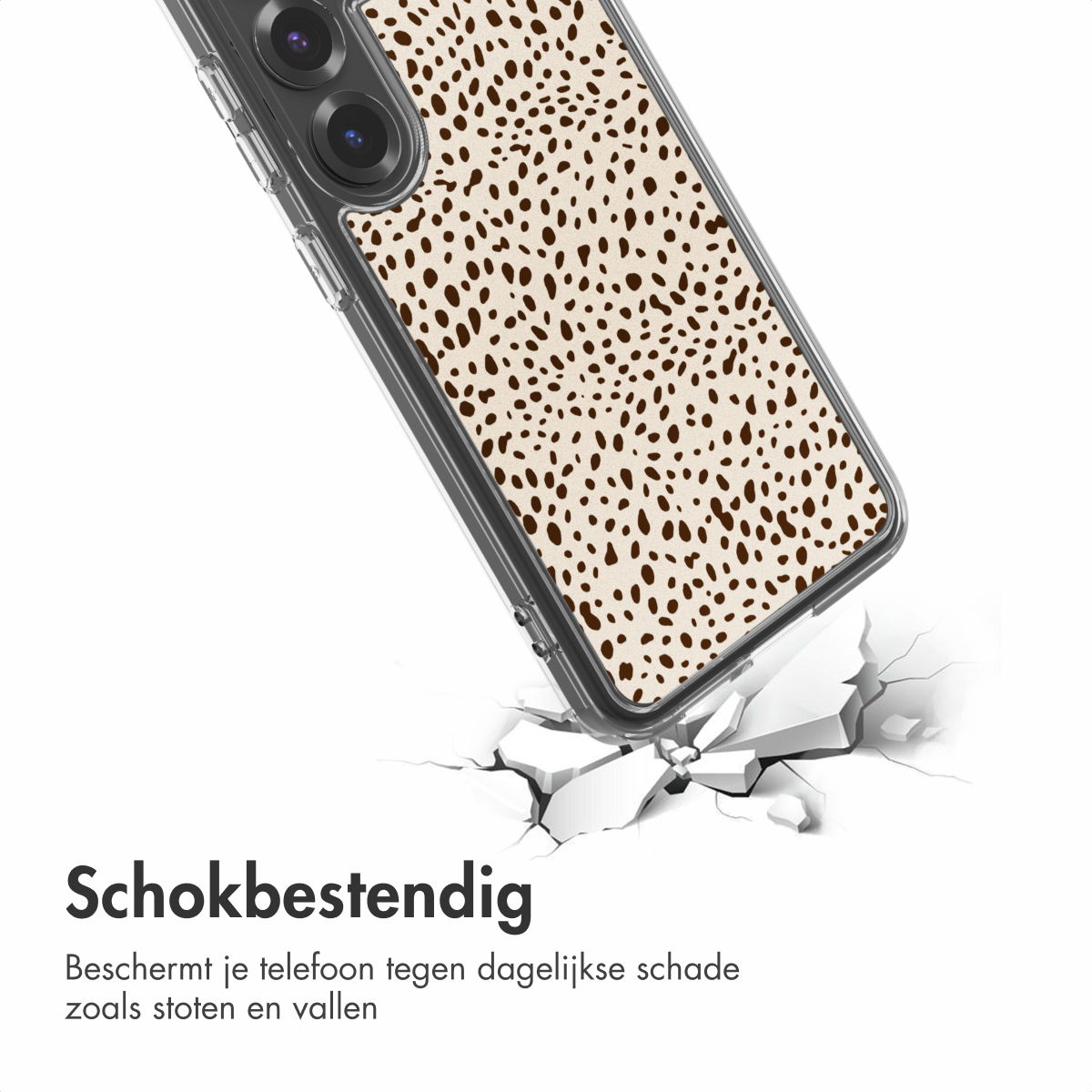 Een telefoonhoesje met een dalmatiërpatroon valt en barst de grond. De hoes is transparant en heeft twee cameralenzen.