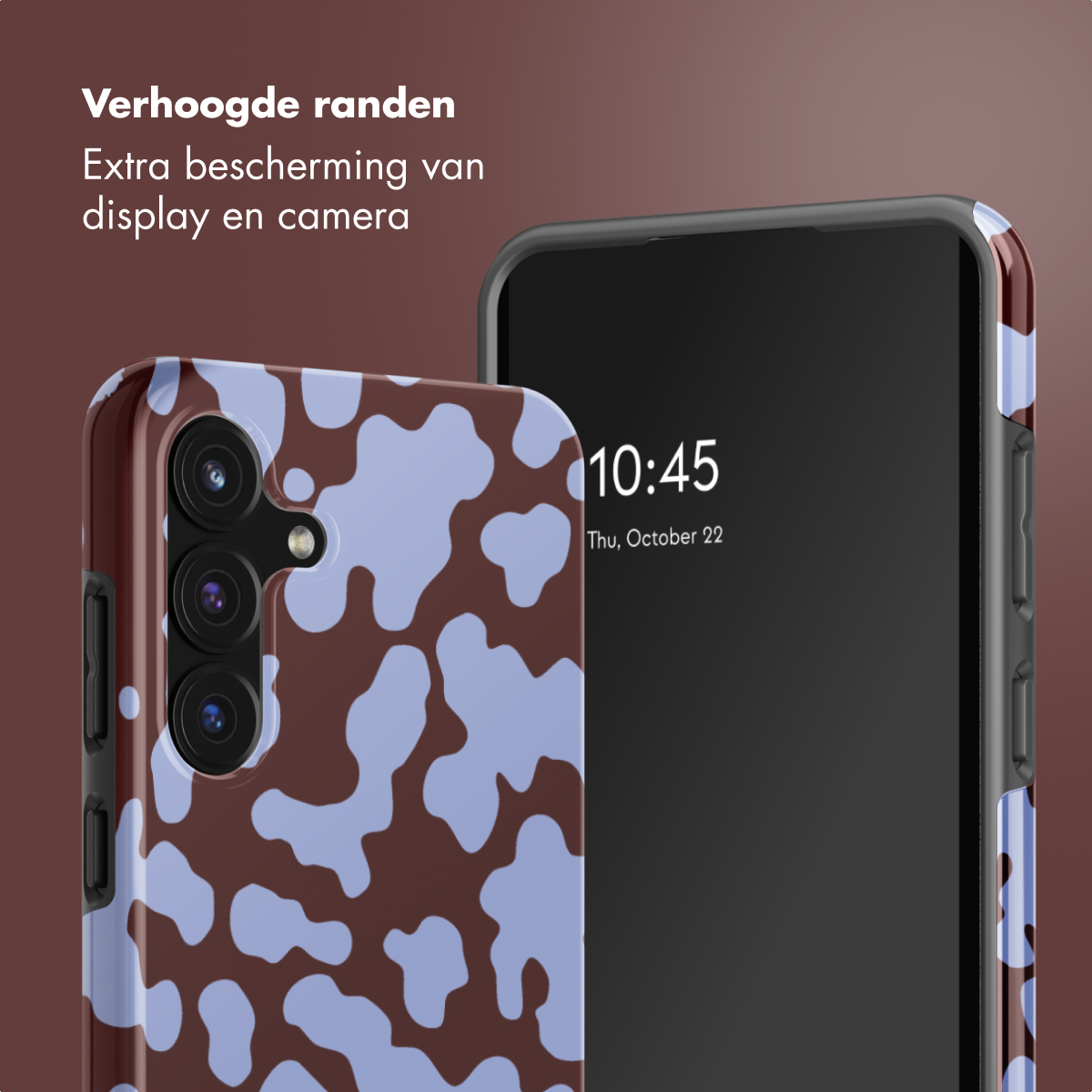 Due smartphone. Uno a fuoco, con custodia a motivo mucca e bordi rialzati. L'altro sfocato con schermo nero.