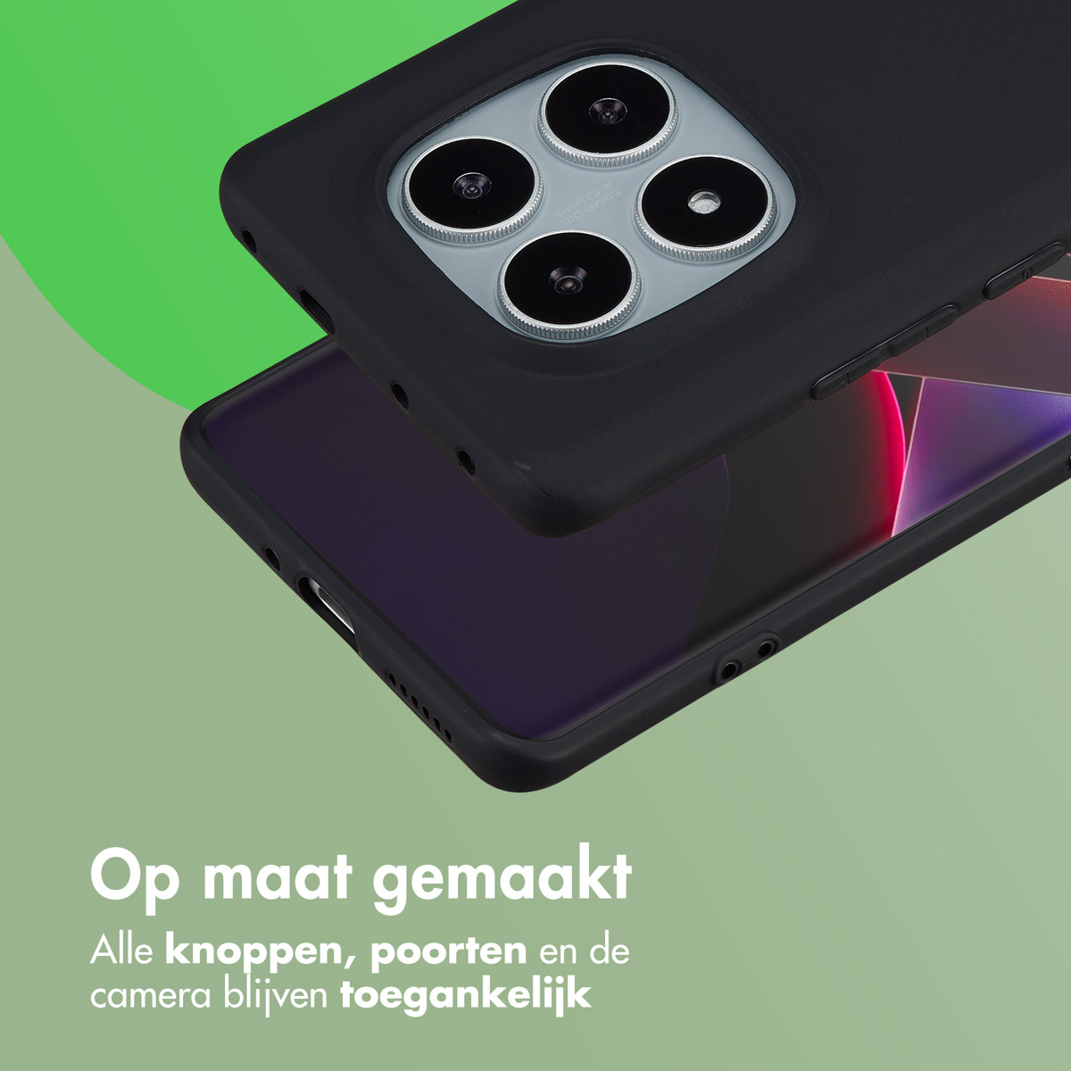 Zwarte telefoonhoes over een telefoon. De hoes heeft camera-uitsparingen. De achtergrond is lichtgroen met de tekst 'Op maat gemaakt'.