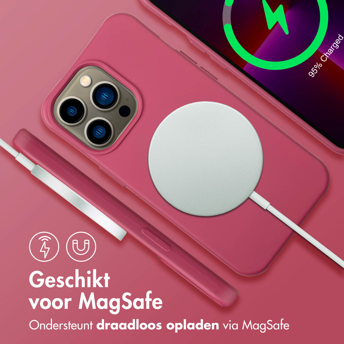 Roze iPhone-hoesje met MagSafe-oplader. Telefoon toont 95% opgeladen. Tekst: Geschikt voor MagSafe, Ondersteunt draadloos opladen via MagSafe.