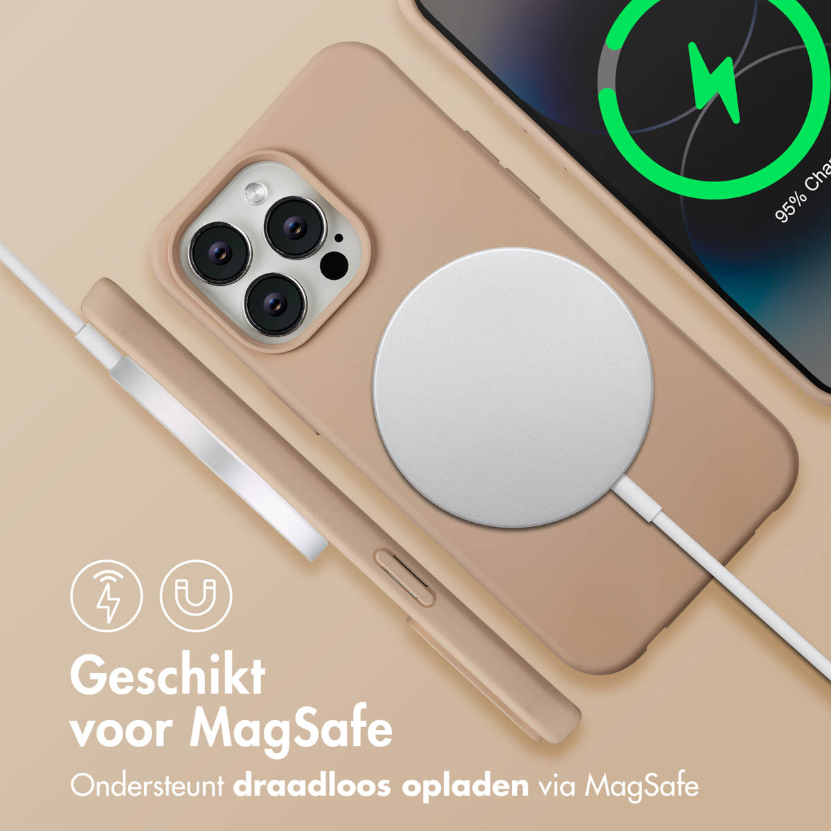 Telefoon draadloos opladen met MagSafe. Een beige telefoonhoesje met een zilveren oplader is aangesloten. De telefoon toont 95% opladen.