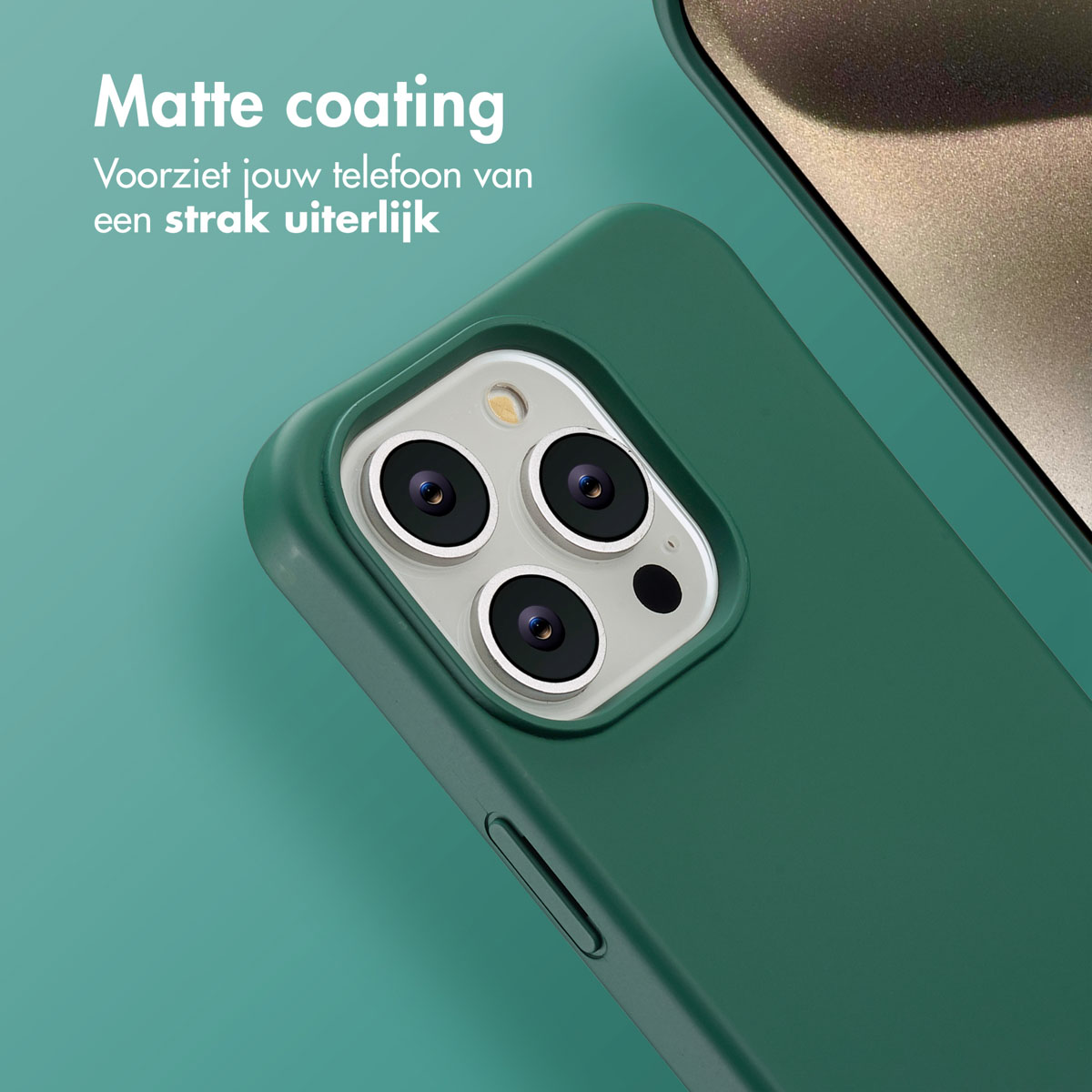 Groene telefoonhoes met matte coating. De cameralenzen zijn zichtbaar. Een telefoon staat in de rechterbovenhoek.