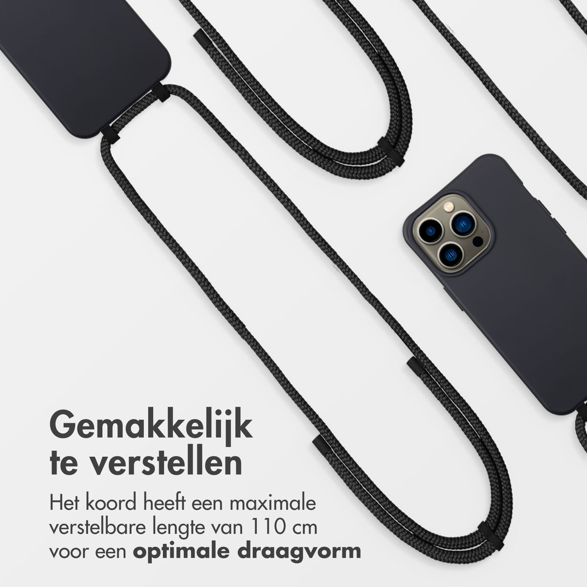 Een zwarte telefoon met een zwart koord op een witte achtergrond. Tekst in het Nederlands.