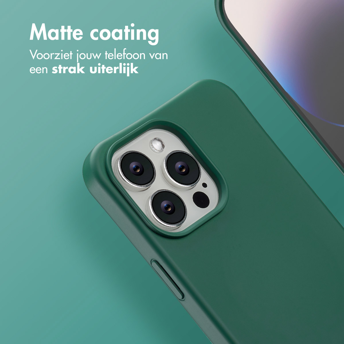 Een groene telefoonhoes met matte afwerking, met cameralenzen. Tekst: 'Matte coating' en 'Geeft uw telefoon een strakke uitstraling'.