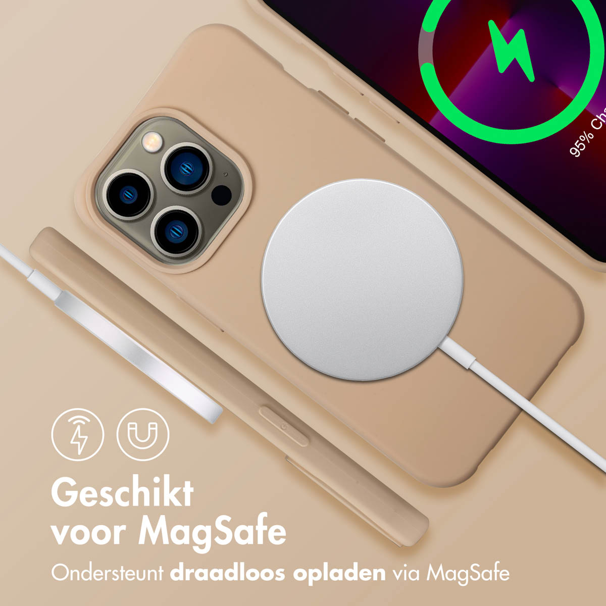 Beige telefoon met MagSafe-oplader bevestigd. Telefoon toont 95% opladen. Tekst zegt 'Geschikt voor MagSafe' en 'Ondersteunt draadloos opladen'.