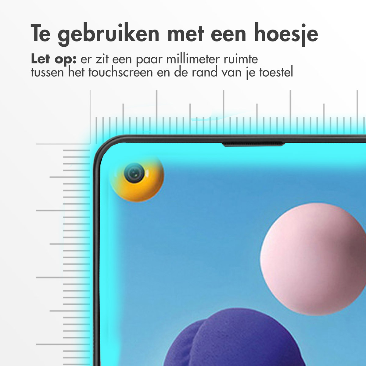 Een telefoonscherm met een camera, roze en blauwe bollen, tekst in het Nederlands. Tekst suggereert ruimte tussen touchscreen en hoesje.