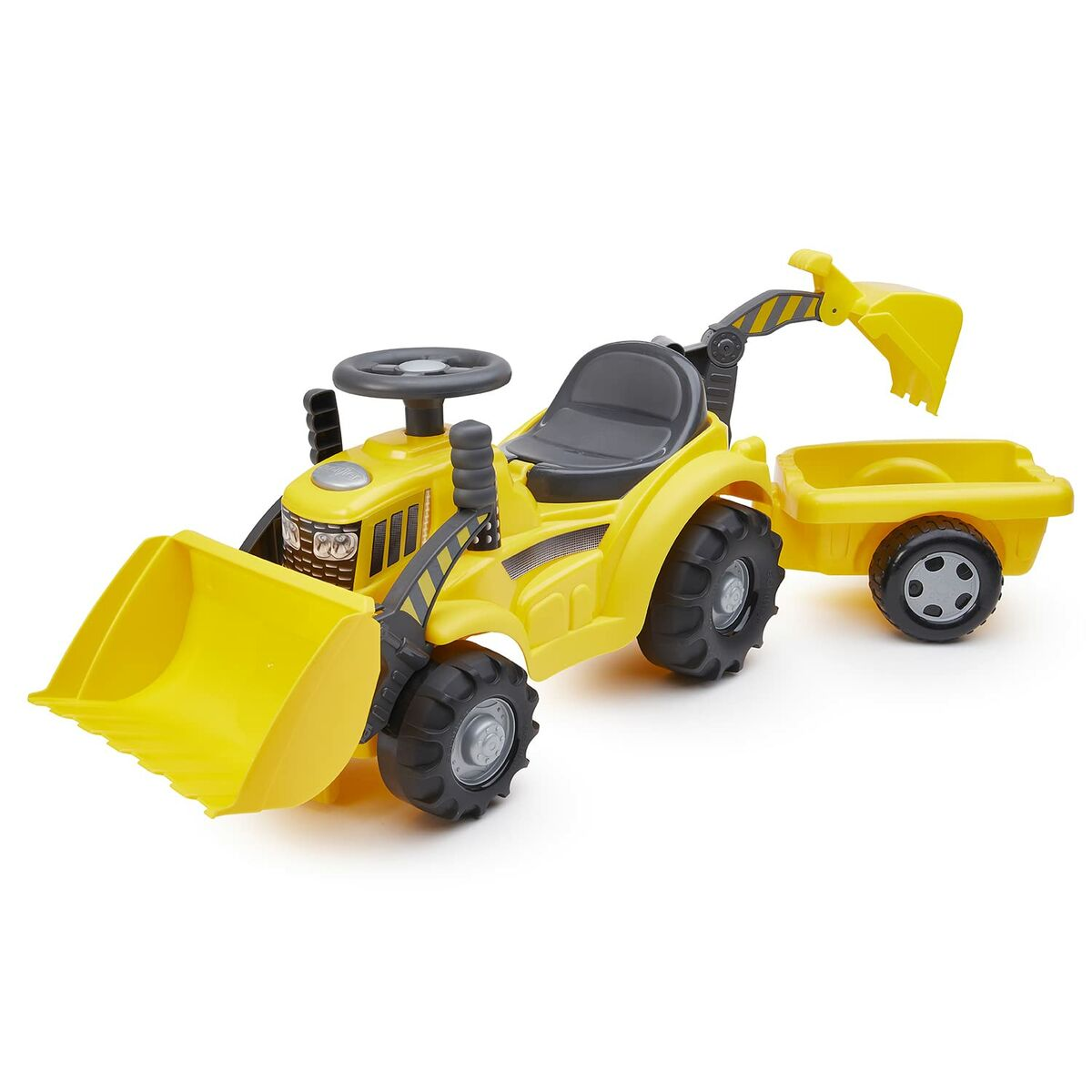 Ein gelber Spielzeugtraktor mit Frontlader und Anhänger. Der Traktor hat schwarze Räder und einen grauen Sitz. Weißer Hintergrund.