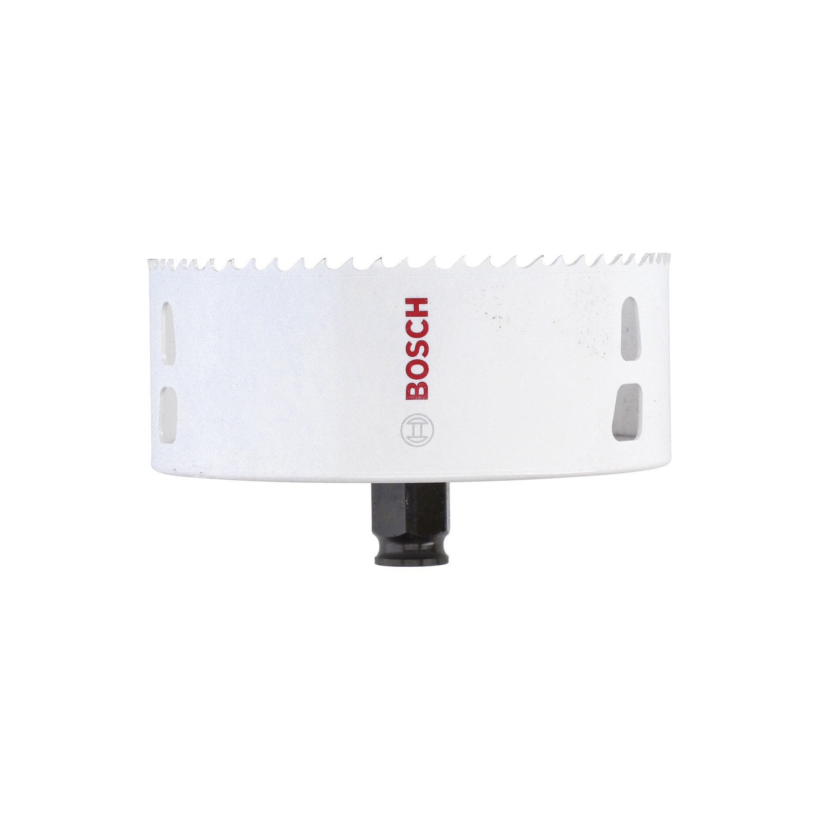 Una sega a tazza bianca con bordo dentato, il marchio BOSCH in rosso e uno stelo nero. È isolata su sfondo bianco.