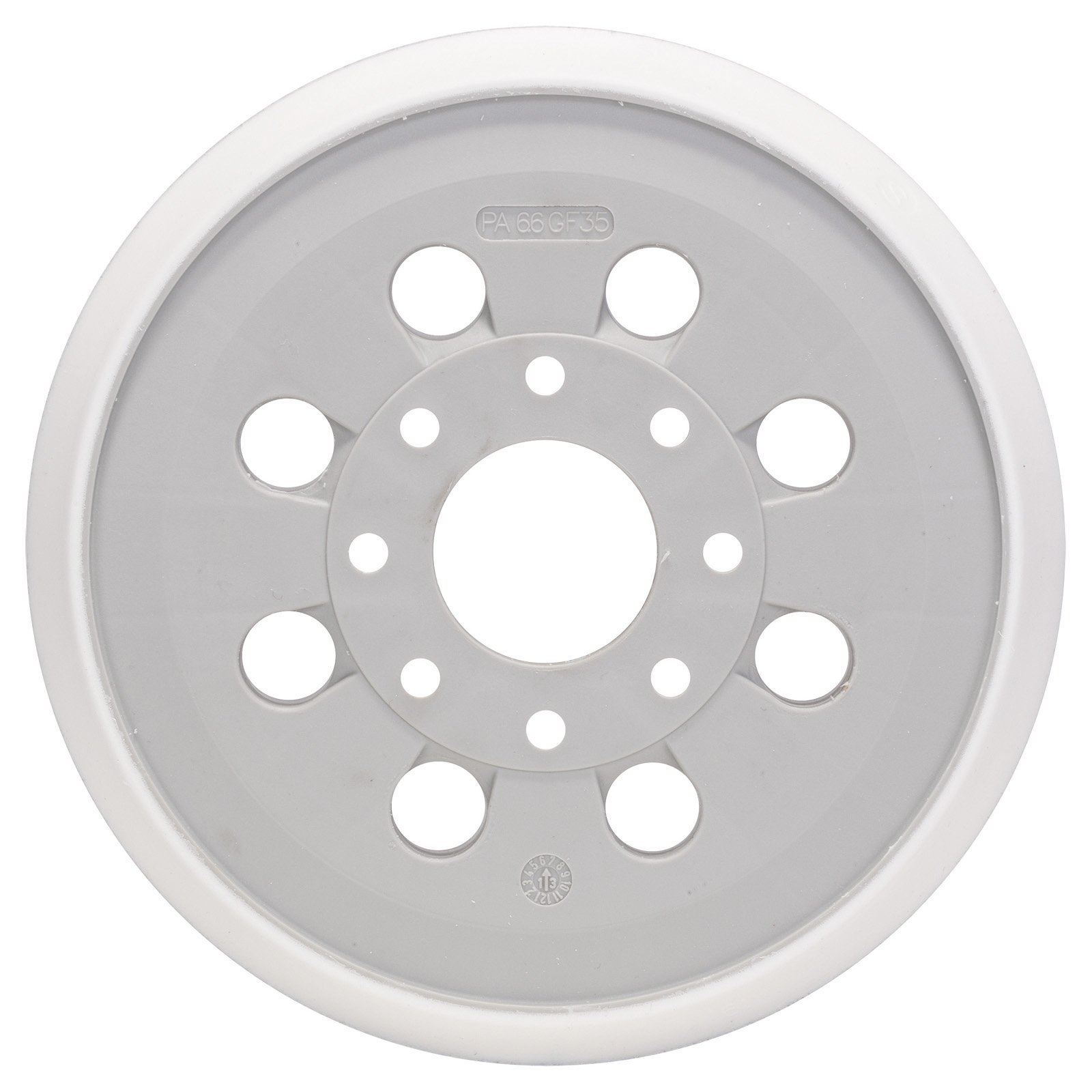 Un disco di plastica grigio con bordo bianco. Presenta diversi fori rotondi e testo. Il bordo è bianco.