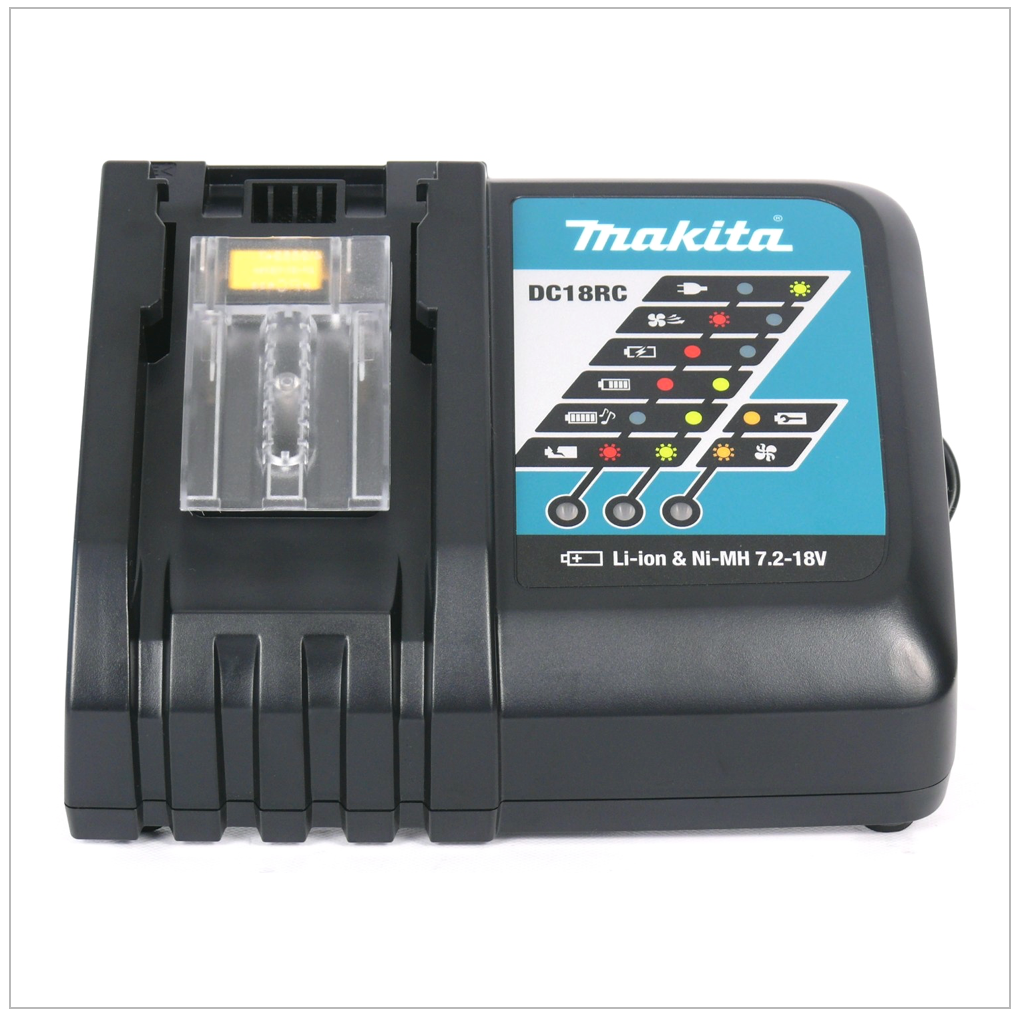 Ein schwarzes Makita-Batterieladegerät. Es hat einen transparenten Bereich und ein blau-weißes Display mit Kontrollleuchten und Text. Auf weißem Hintergrund.