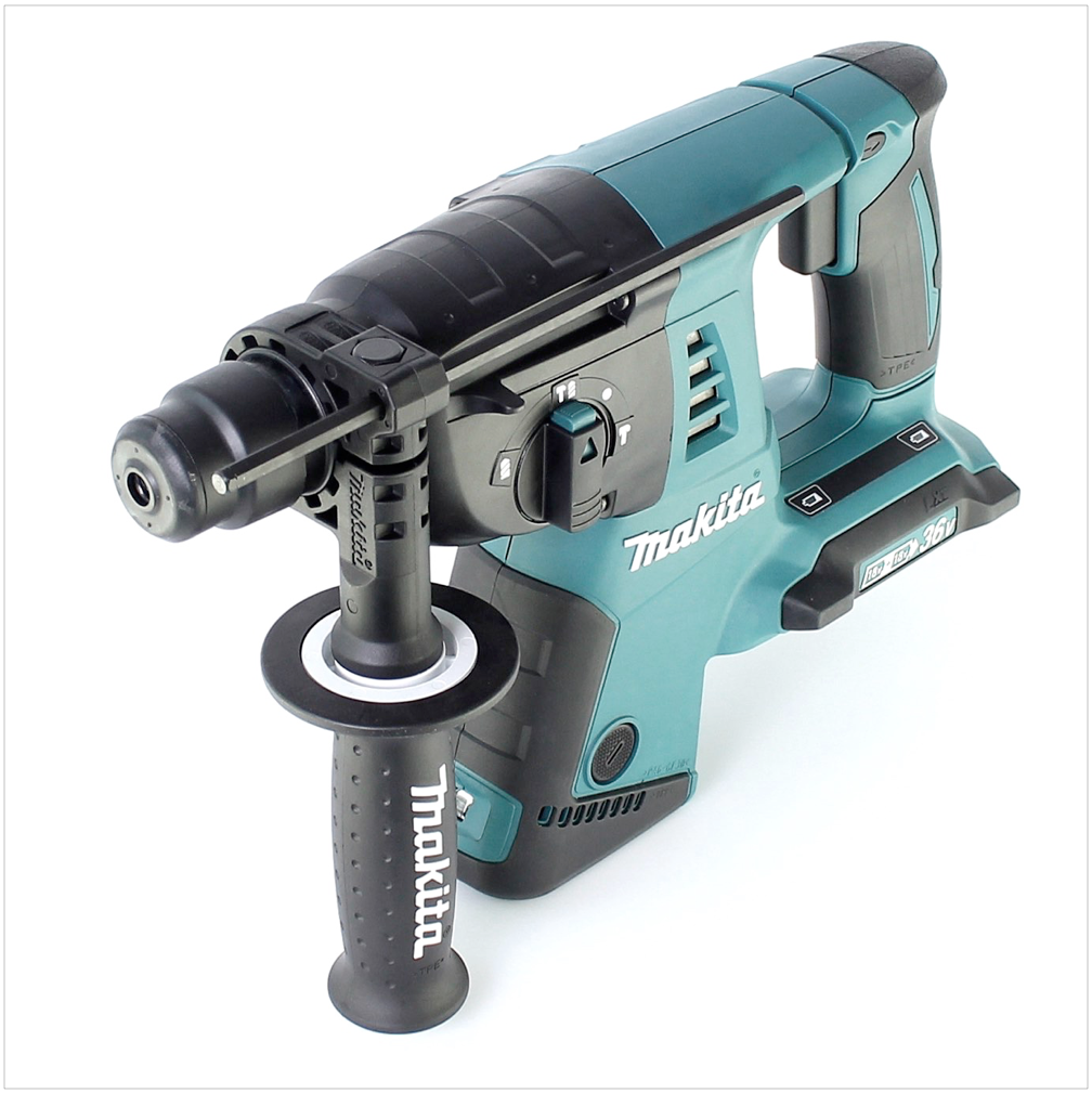 Ein teal-schwarzer Makita-Bohrhammer auf einer weißen Oberfläche. Er hat einen Griff, und das Makita-Logo ist sichtbar.