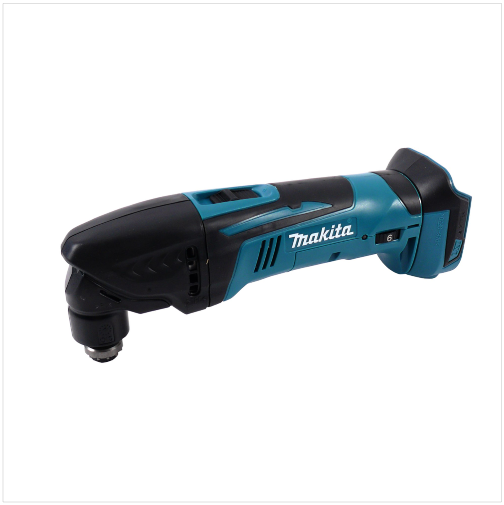 Ein teal-schwarzes Makita Multi-Tool auf weißem Hintergrund. Das Werkzeug ist angewinkelt und zeigt den Markennamen und einen Akku-Steckplatz.