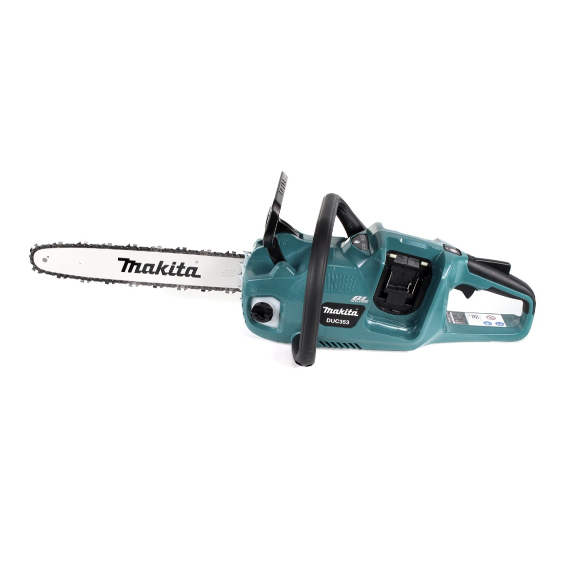 Eine türkisblaue und schwarze Makita DUC353 Kettensäge liegt auf einer weißen Oberfläche. Die Kettensäge hat eine Klinge, einen Griff und ein Motorgehäuse.