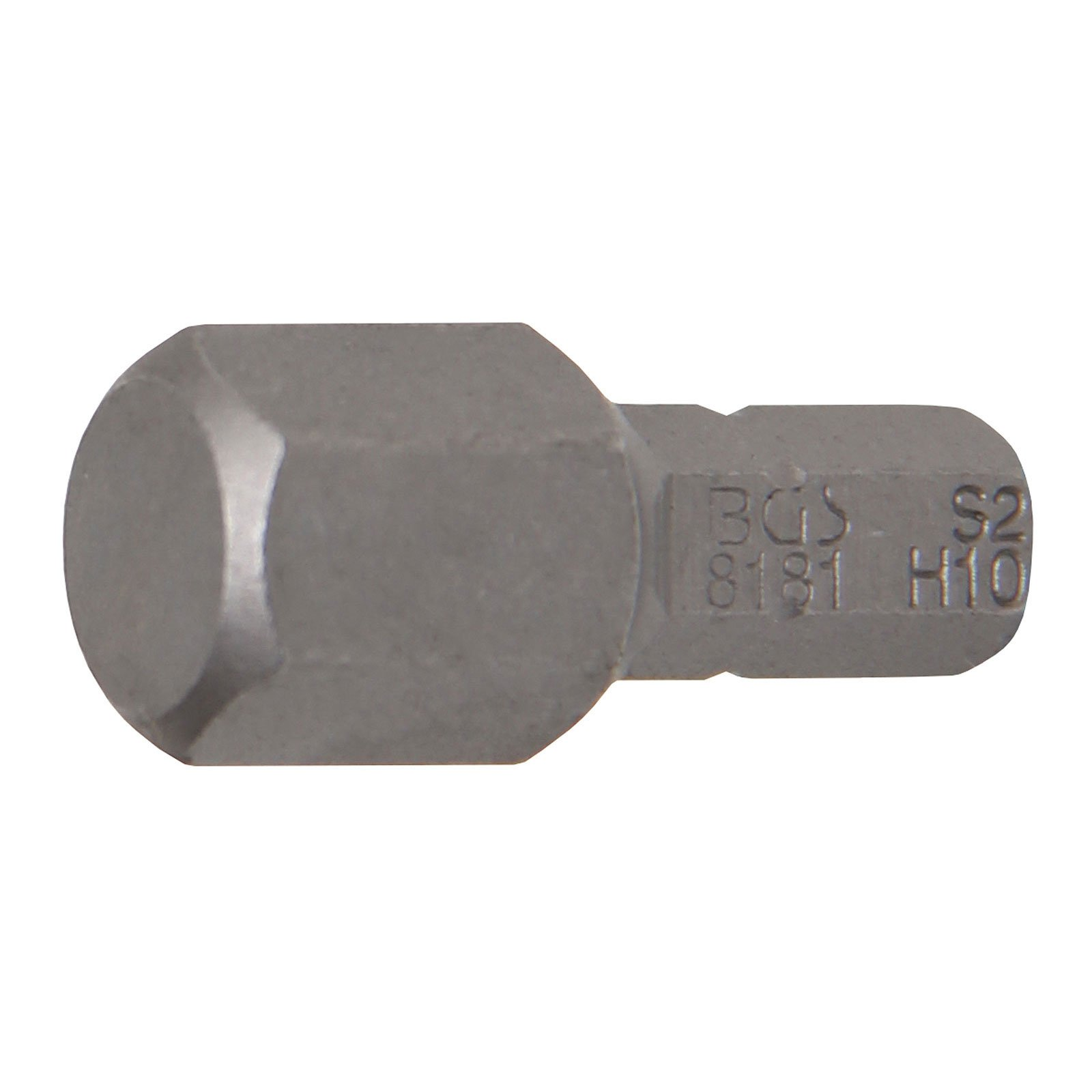 Una bussola esagonale in metallo. Ha le marcature BGS, 8181, S2 e H10. L'utensile è grigio e si trova su sfondo bianco.