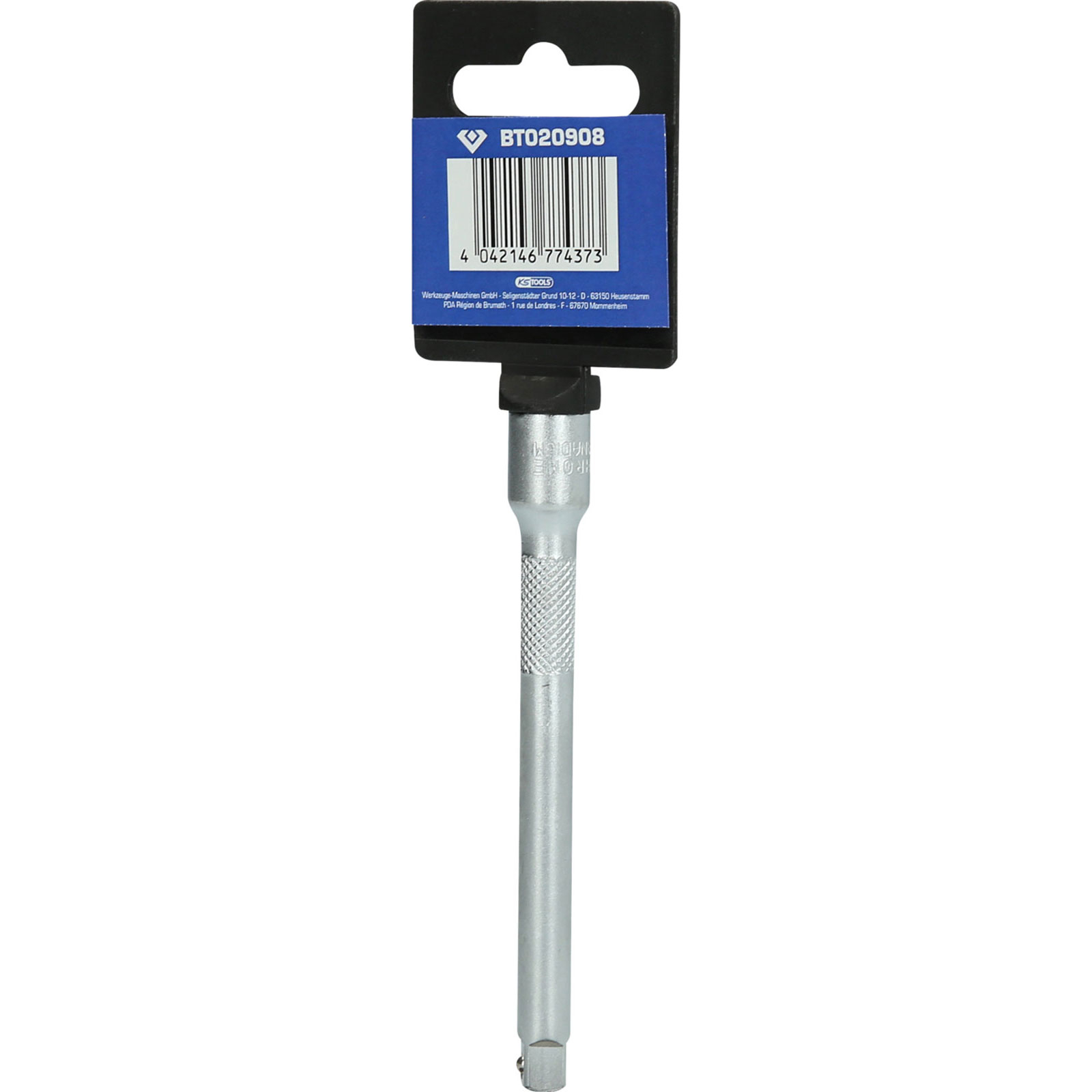 Un utensile in metallo argentato con manico nero ed etichetta blu e bianca con la scritta BT020908.
