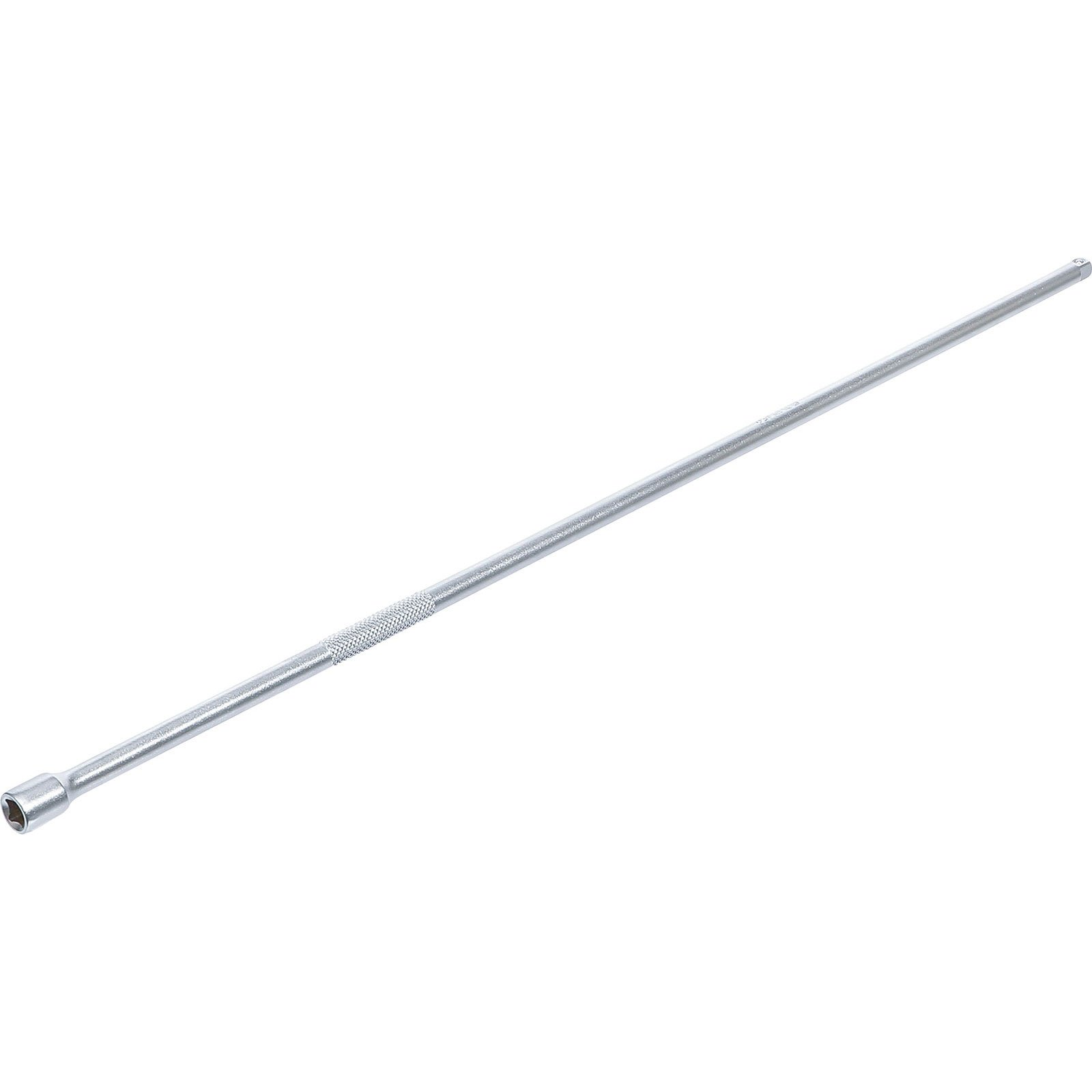 Un lungo utensile metallico argentato, forse un'estensione per chiave a bussola, è in diagonale su sfondo bianco.