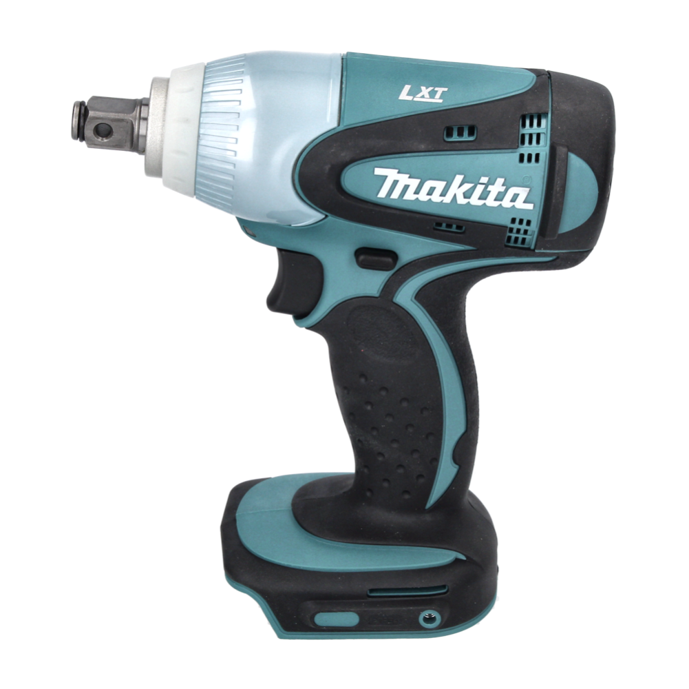 Ein Makita LXT-Schlagschrauber auf weißem Hintergrund. Es hat ein türkis-schwarzes Farbschema. Der Schraubenschlüssel wird von der Seite gezeigt.