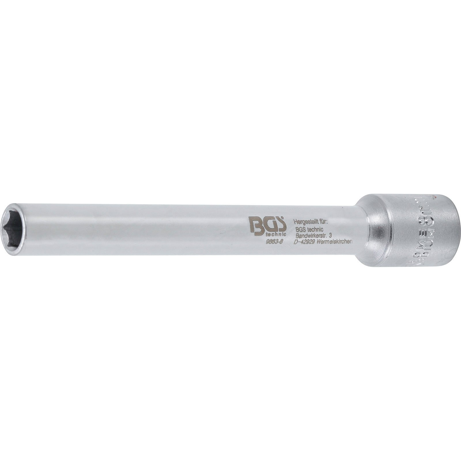 Una chiave a bussola argentata. Ha una testa esagonale e un corpo cilindrico lungo.