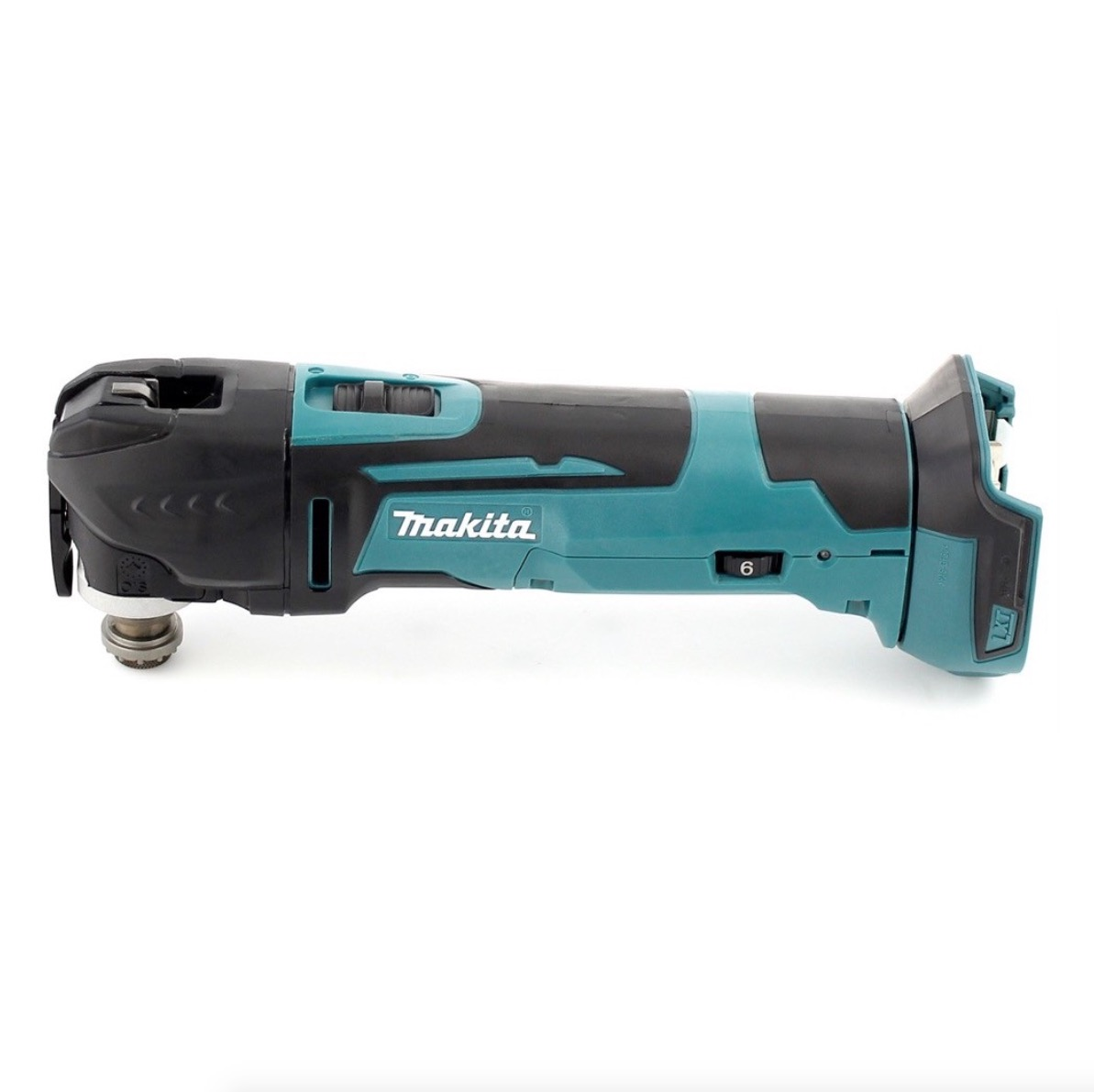 Ein teal-farbenes und schwarzes Makita Oszillations-Multitool auf weißem Hintergrund. Es hat einen Klingenaufsatz, Leistungseinstellungen und das Makita-Logo.