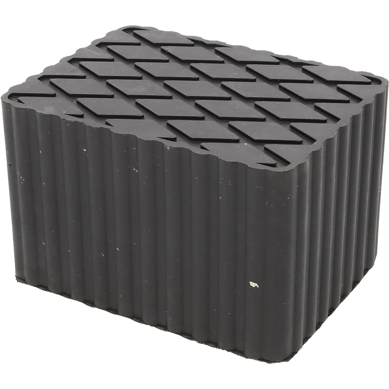 Ein schwarzer Gummiblock mit geriffelter Oberfläche und rautenförmigen Mustern oben.