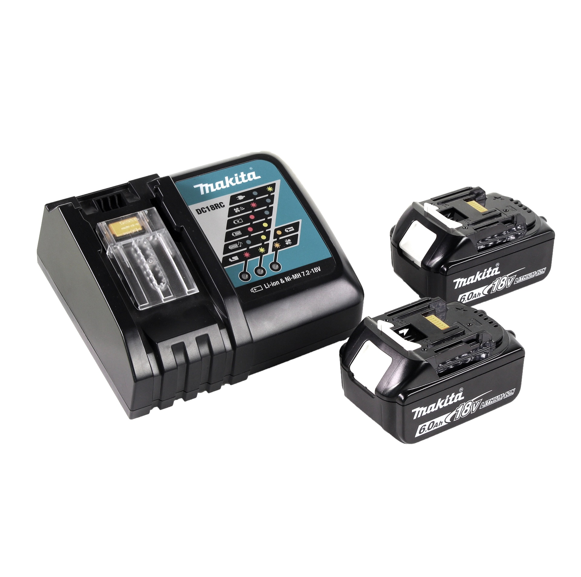 Ein schwarzes Makita-Batterieladegerät und zwei 18-V-Akkus auf weißem Hintergrund. Das Ladegerät zeigt Lichter.