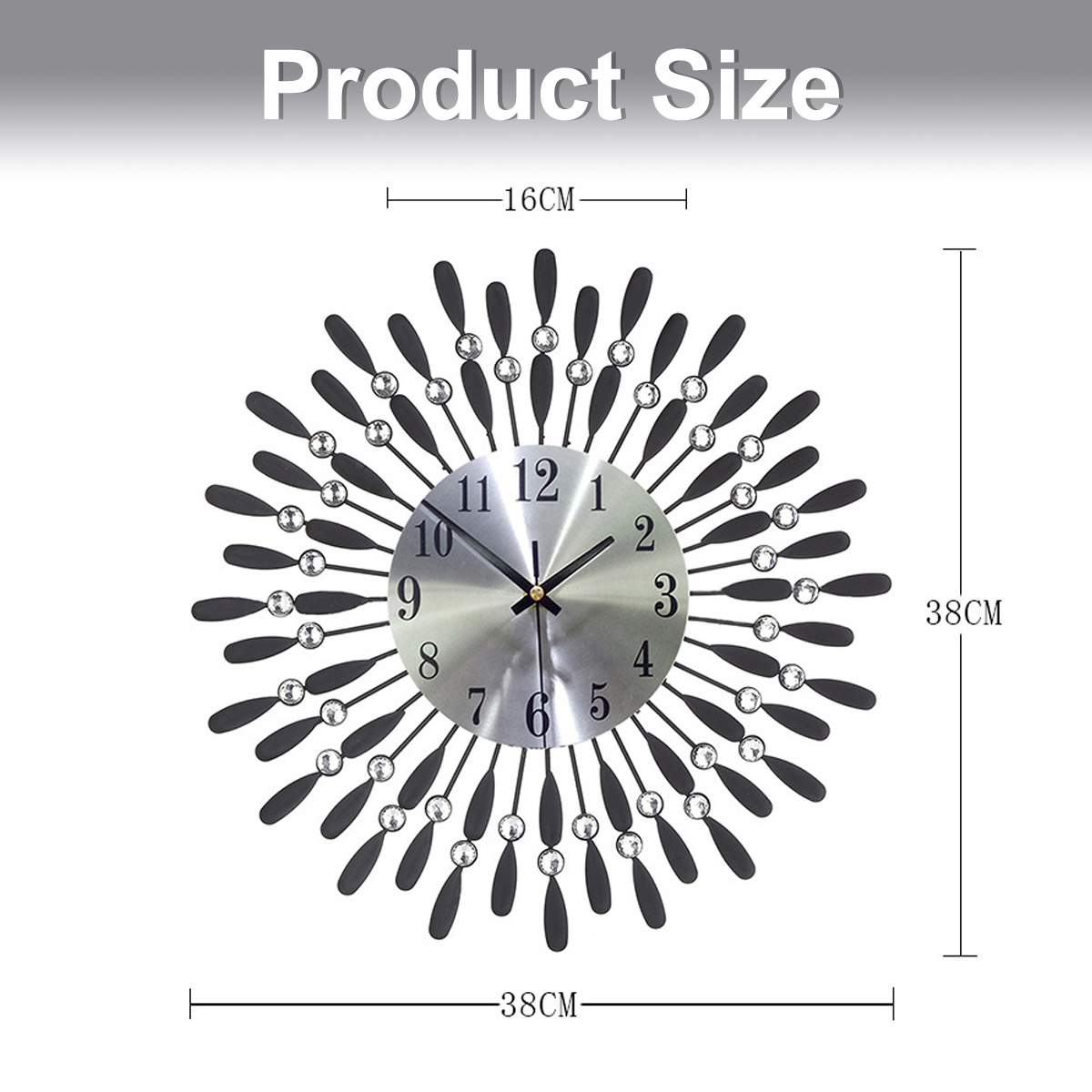 Eine dekorative Wanduhr mit silbernem Zifferblatt, schwarzen Zeigern und Kristallakzenten. Sie ist von schwarzen, blütenblattartigen Formen umgeben.