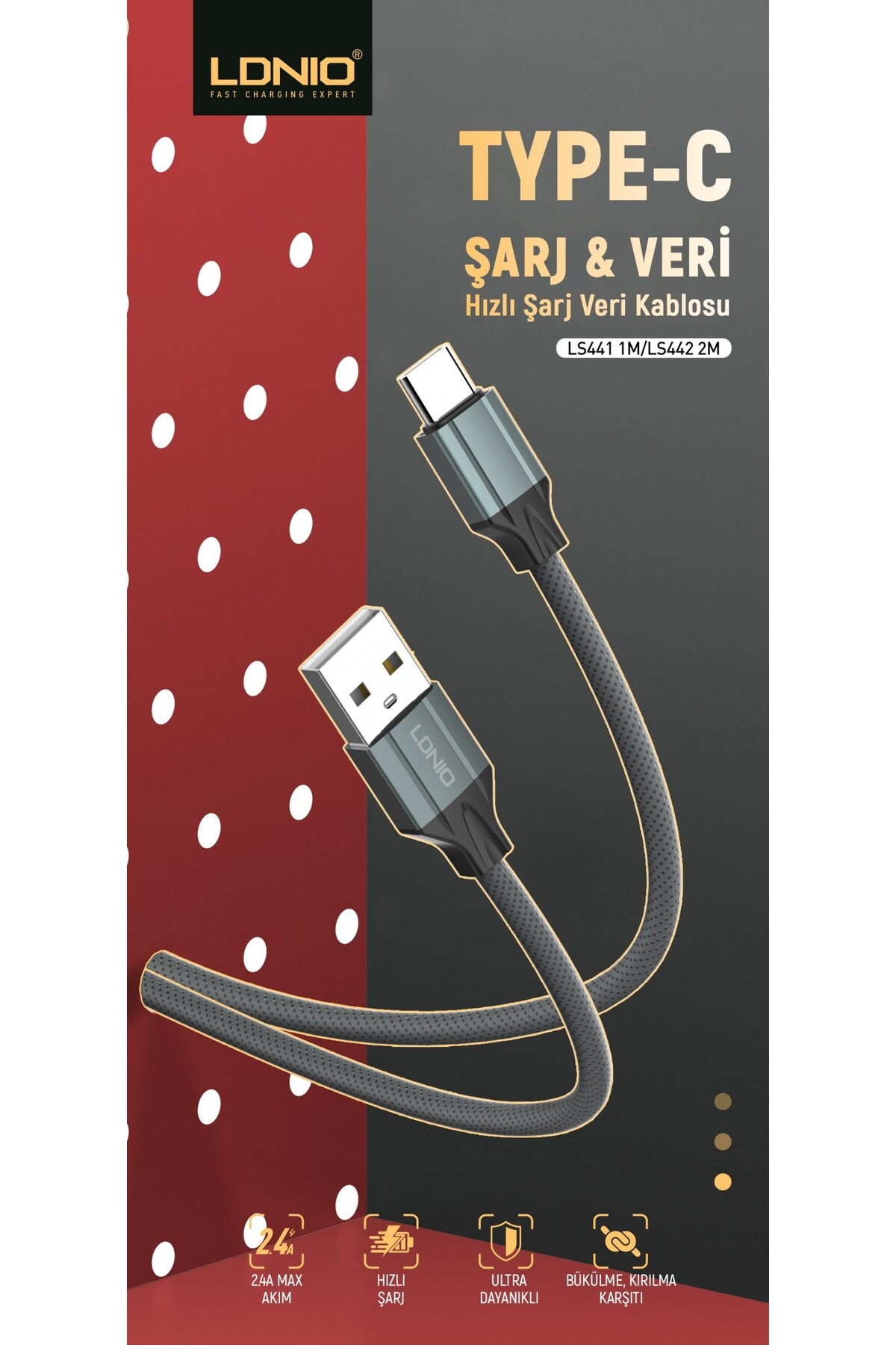 USB-C konektörlü bir telefon şarj kablosu görüntüleniyor. Ambalaj, ürün özelliklerini, marka logosunu ve teknik detayları gösterir.
