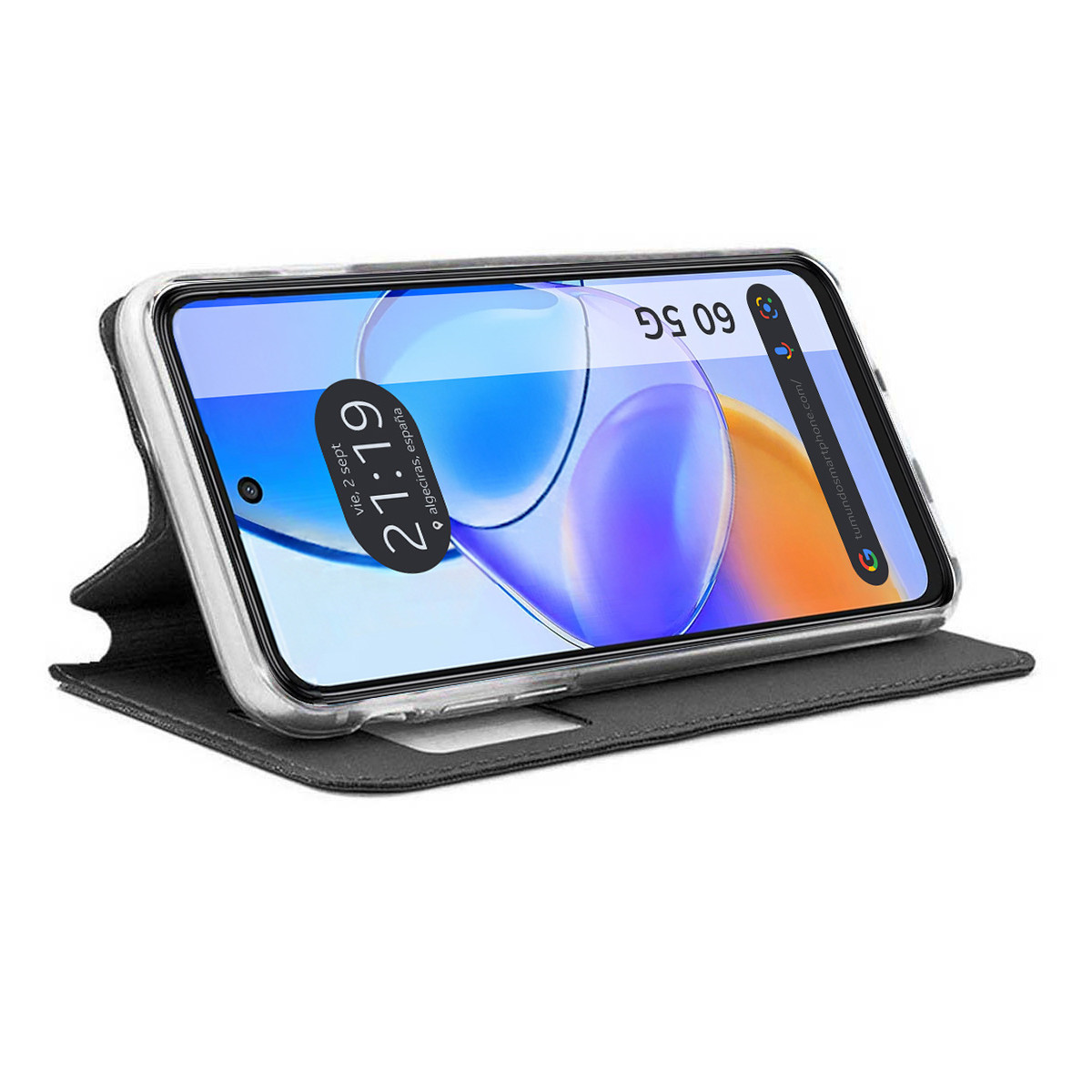 Uno smartphone con custodia è esposto su una superficie scura. Lo schermo mostra l'ora e uno sfondo colorato.